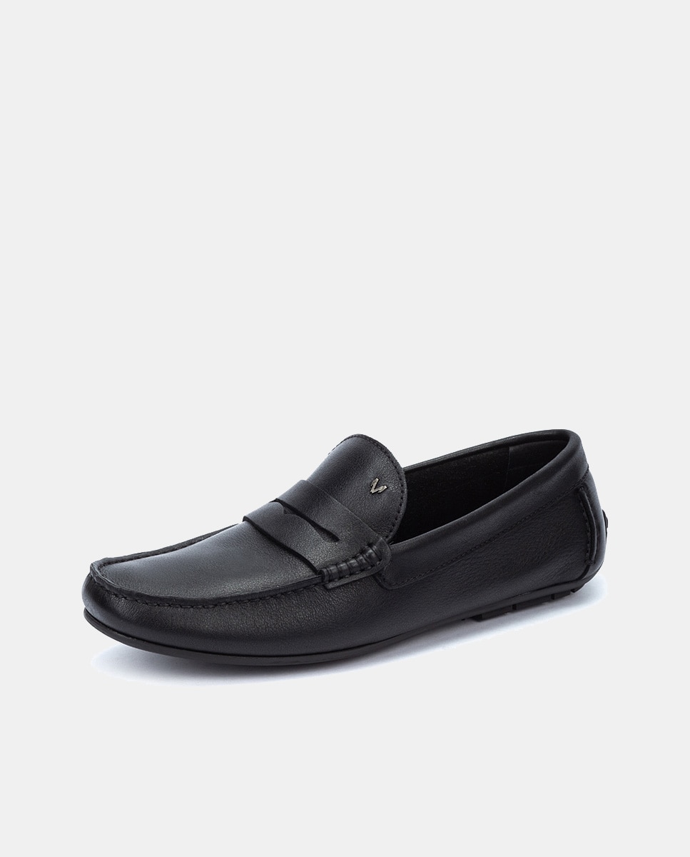 Mocassins com Detalhe de Travessão, Sola de Borracha e em Pele Preto-7