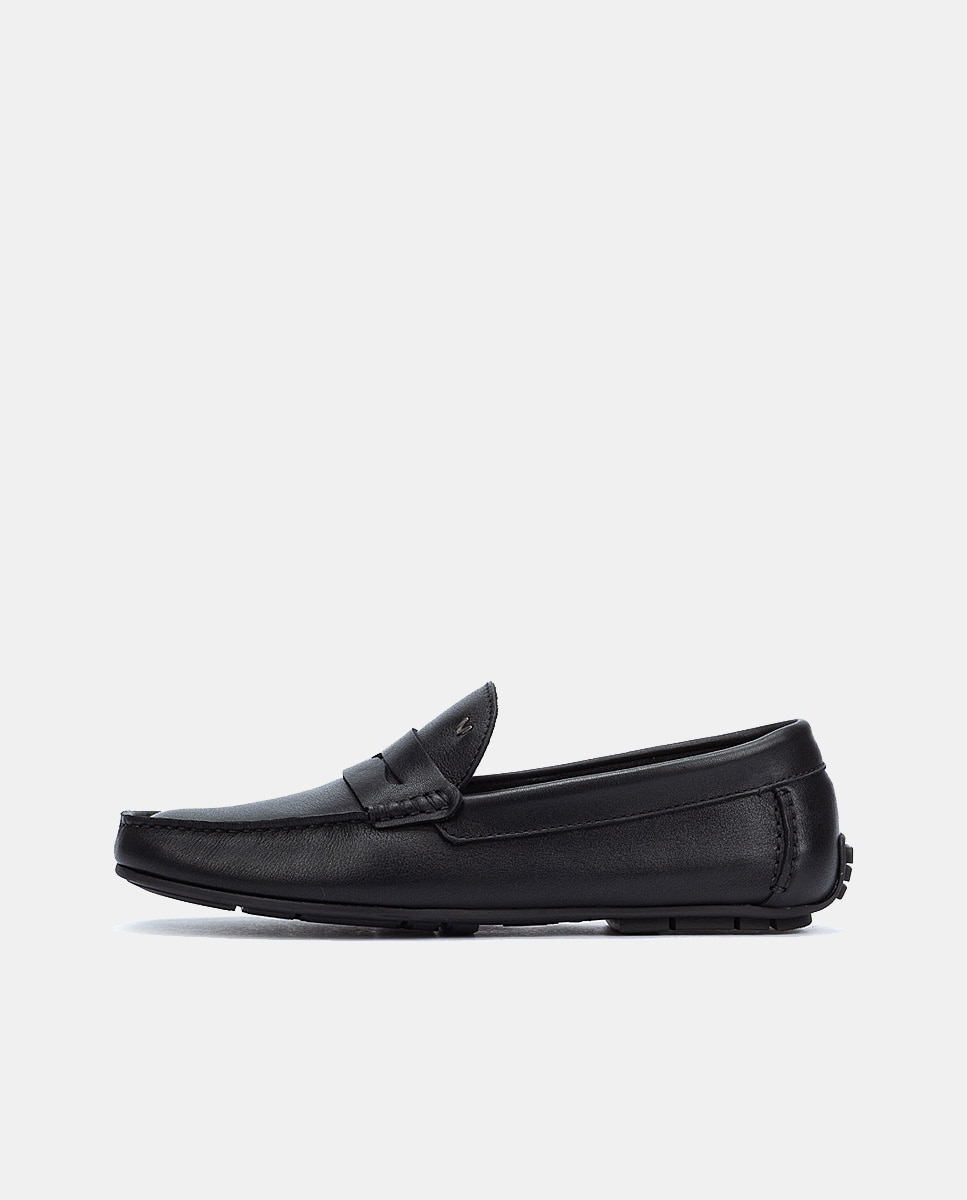 Mocassins com Detalhe de Travessão, Sola de Borracha e em Pele Preto-8