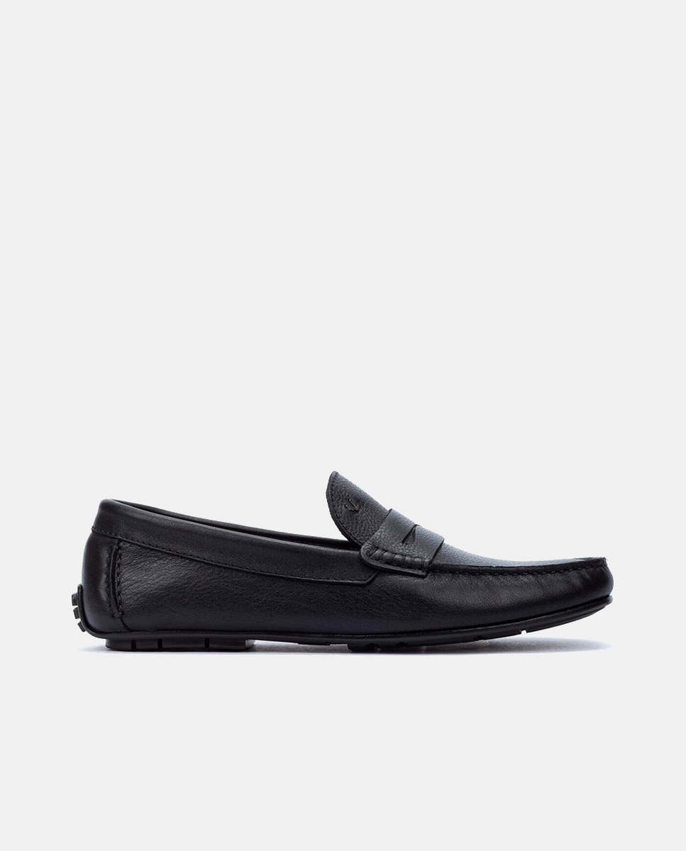 Mocassins com Detalhe de Travessão, Sola de Borracha e em Pele Preto-9