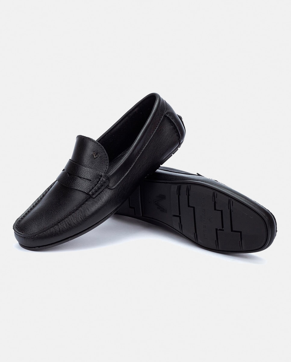 Mocassins com Detalhe de Travessão, Sola de Borracha e em Pele Preto-14