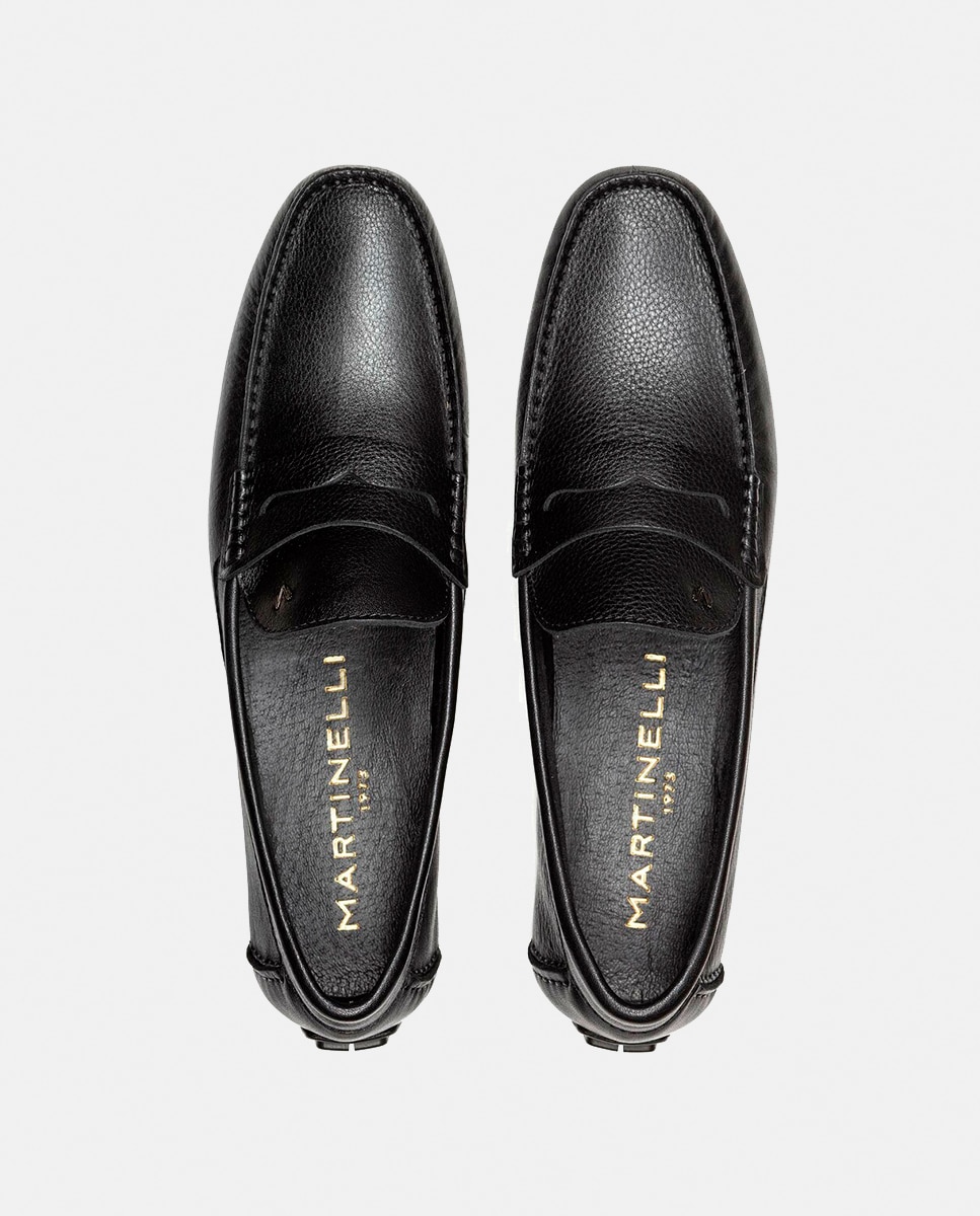 Mocassins com Detalhe de Travessão, Sola de Borracha e em Pele Preto-15