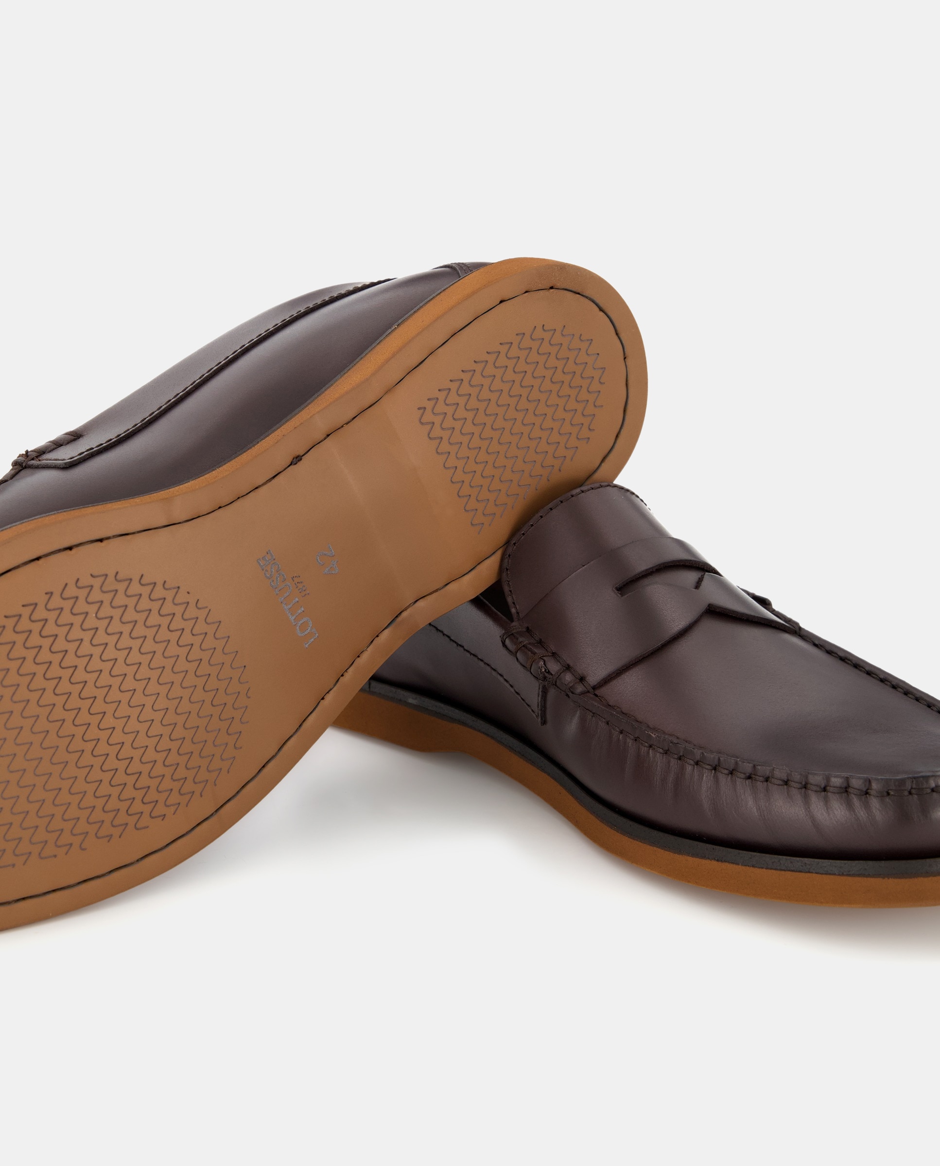 Mocassins com Bordão, Adorno de Travessão e em Pele Castanho-5