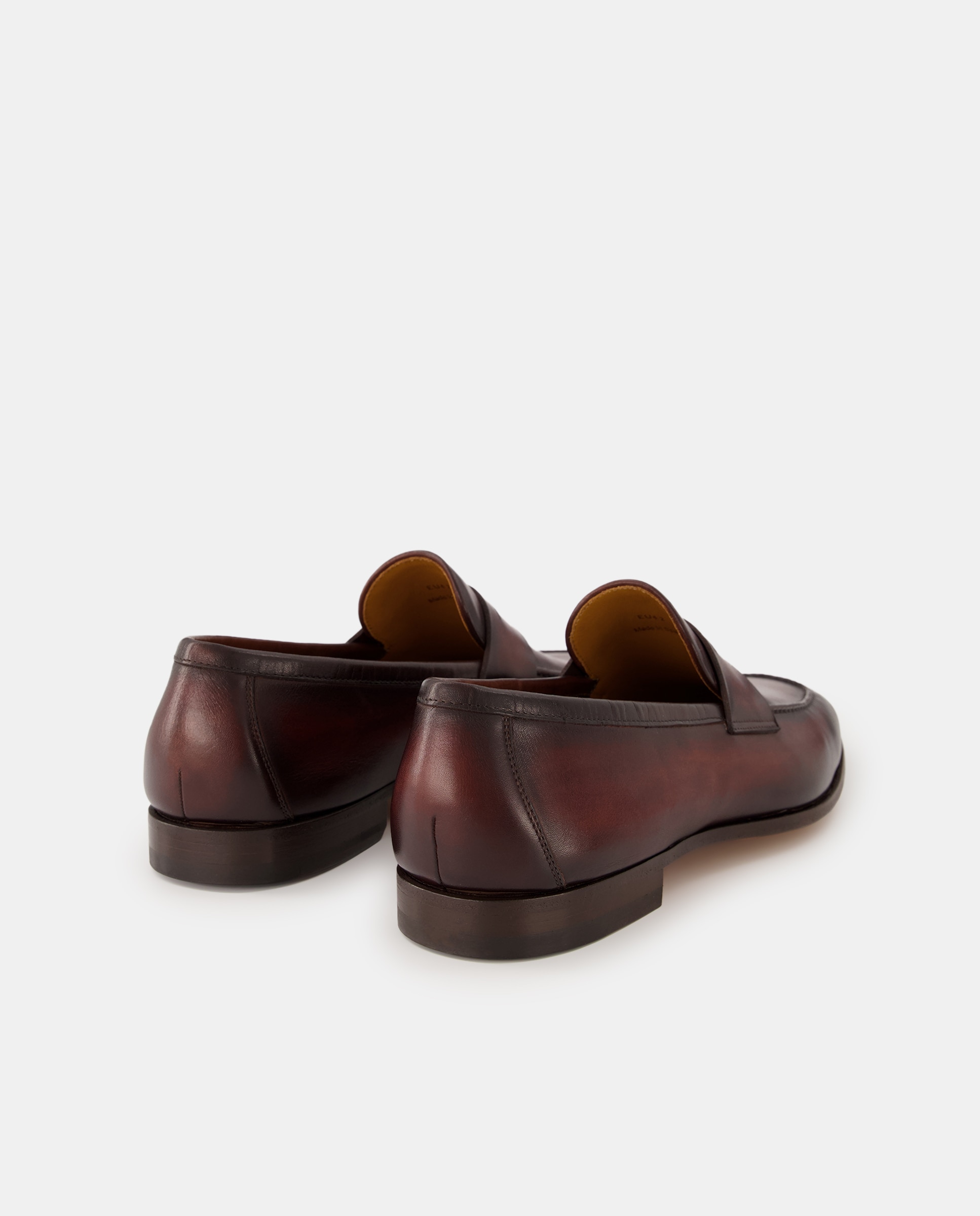 Mocassins com Adorno de Travessão, Sola de Borracha e em Pele Castanho-claro-3