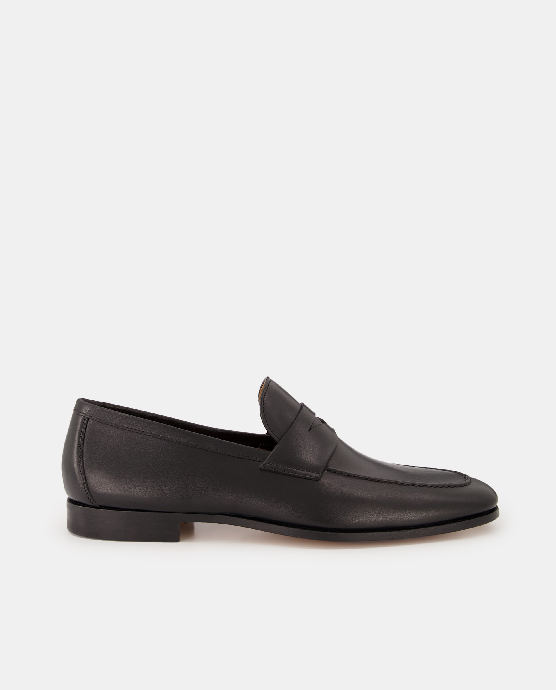 Imagem 0 de Mocassins com Adorno de Travessão, Sola de Borracha e em Pele