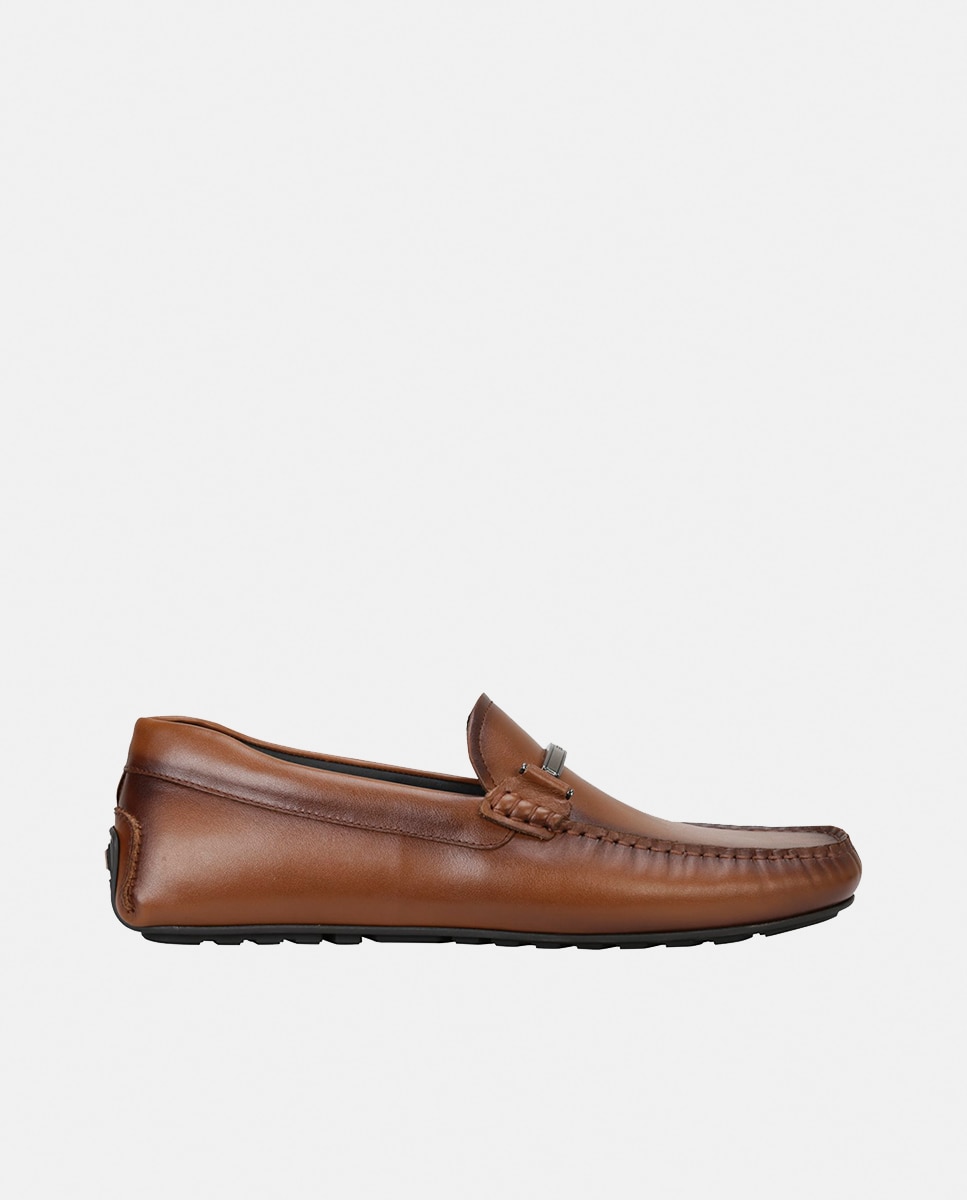 Mocassins em Pele com Detalhe Metálico Castanho caramelo-1