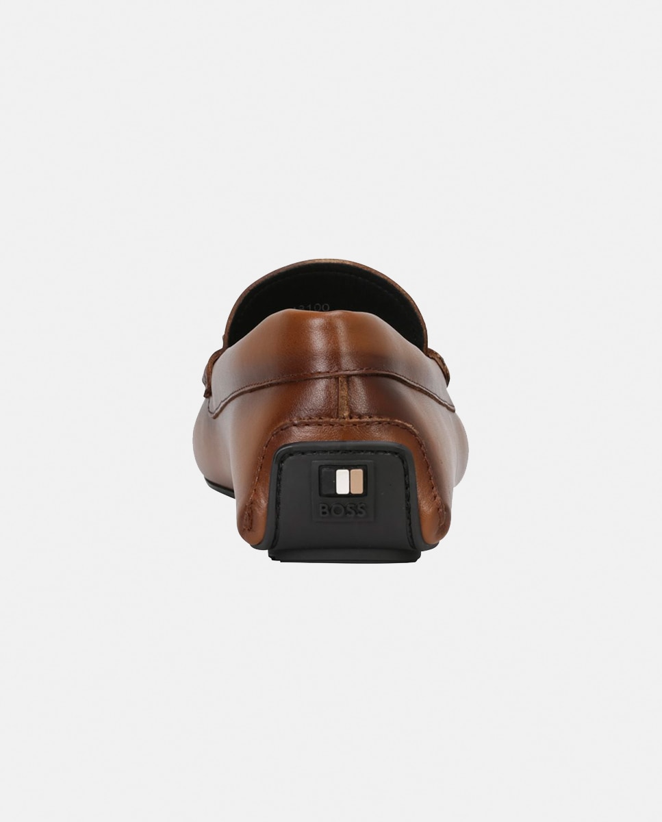 Mocassins em Pele com Detalhe Metálico Castanho caramelo-3