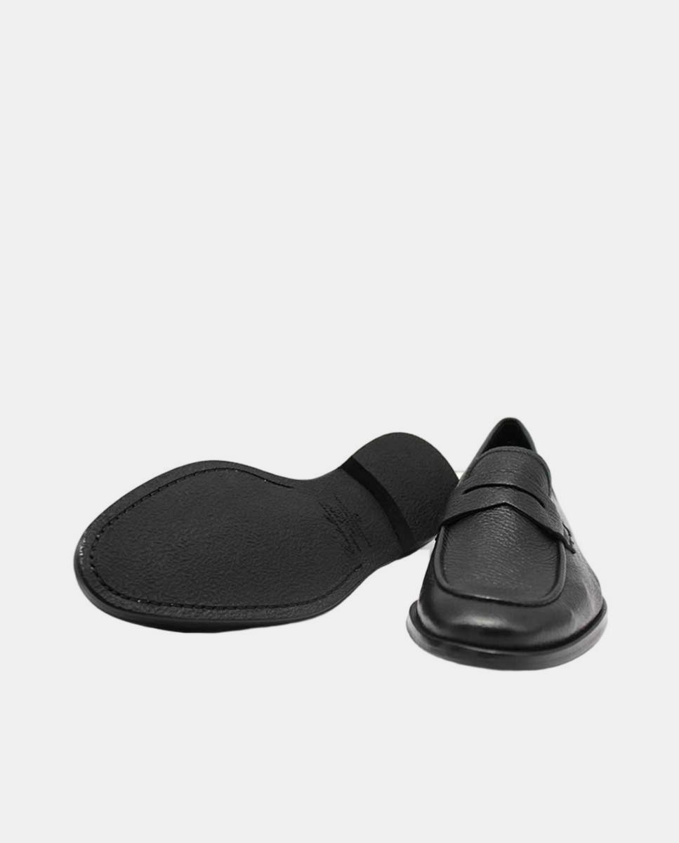 Mocassins em Pele de Cervo com Sola de Borracha Preto-3