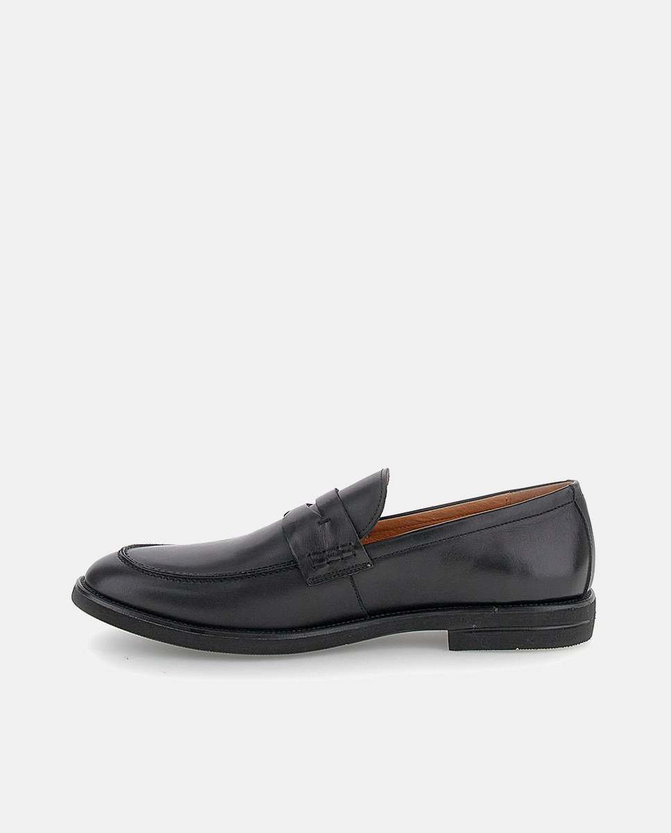 Mocassins em Pele Suave com Travessão Preto-3