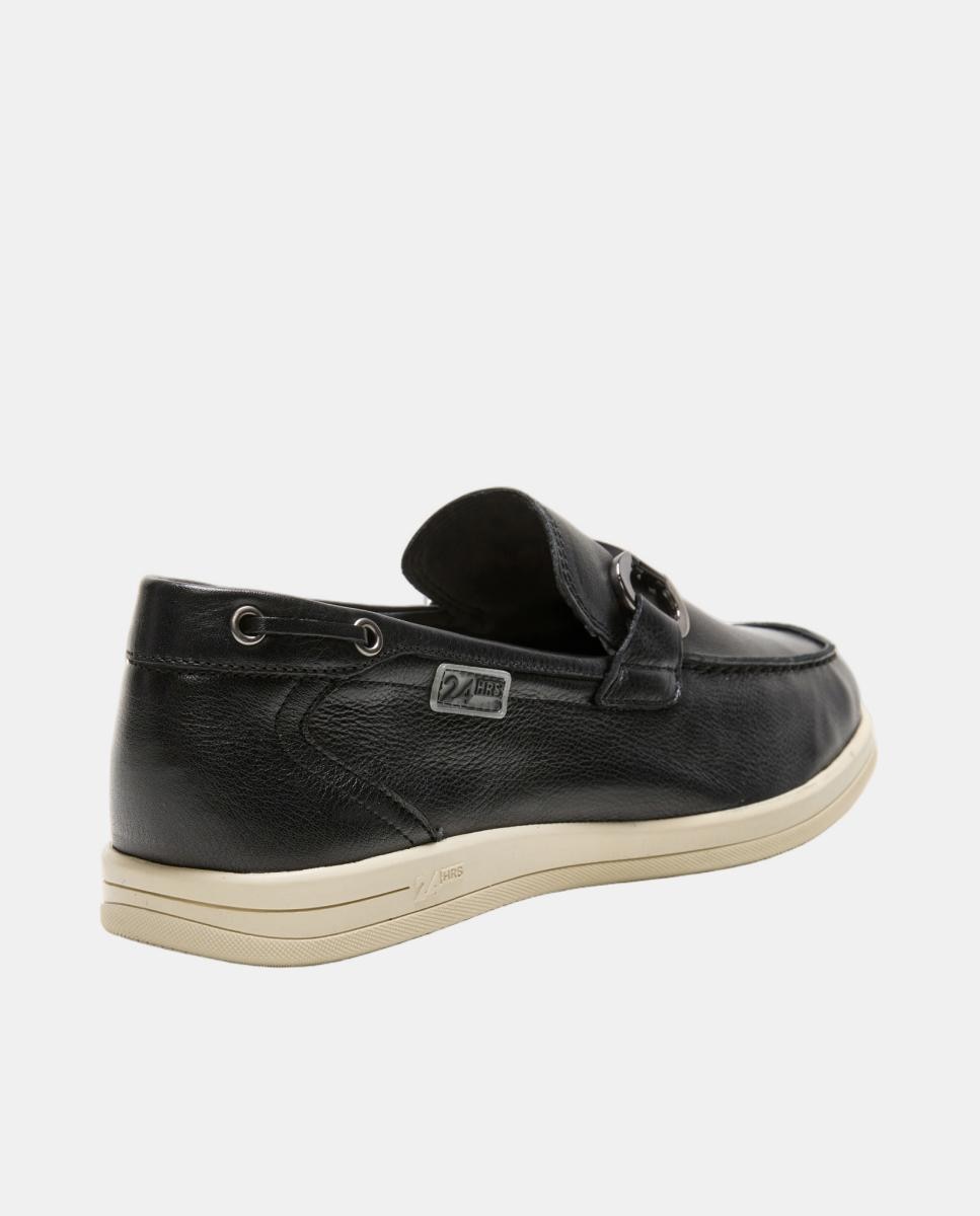 Mocassins em Pele com Aplique Metálico - Preto Preto-4