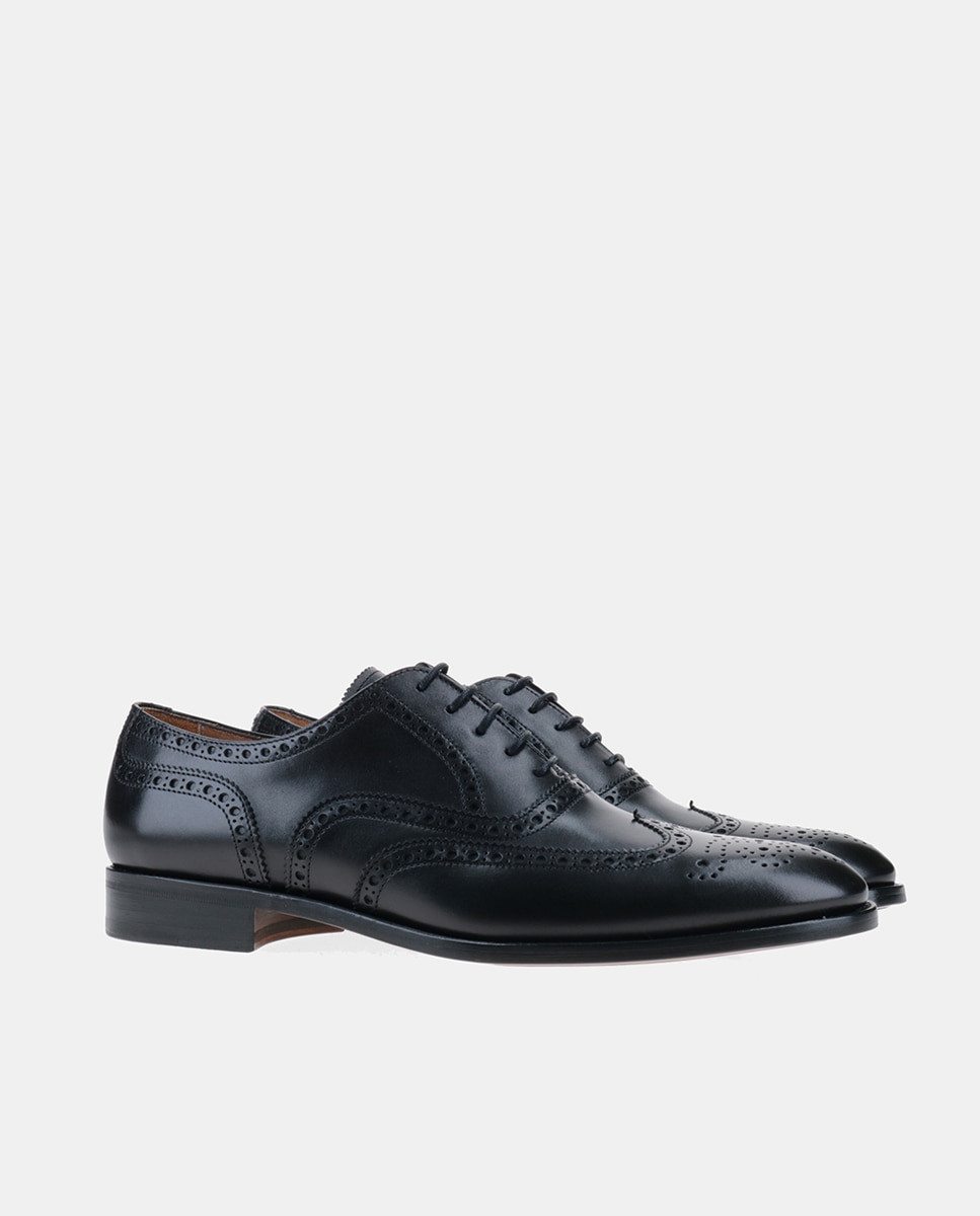 Imagem 0 de Sapatos de Atacadores Wingtip com Detalhe de Perfurações e em Pele - Preto