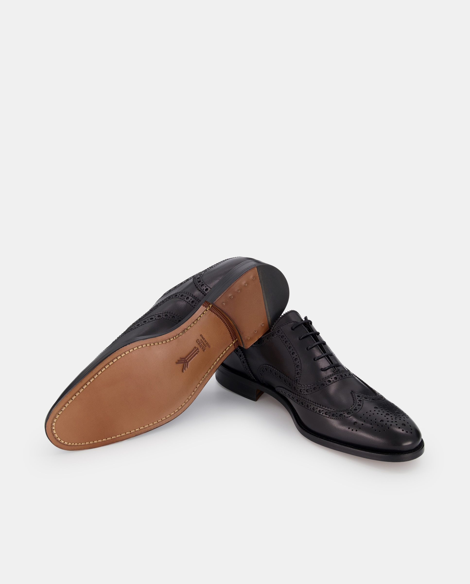 Sapatos de Atacadores Wingtip com Detalhe de Perfurações e em Pele - Preto Preto-2
