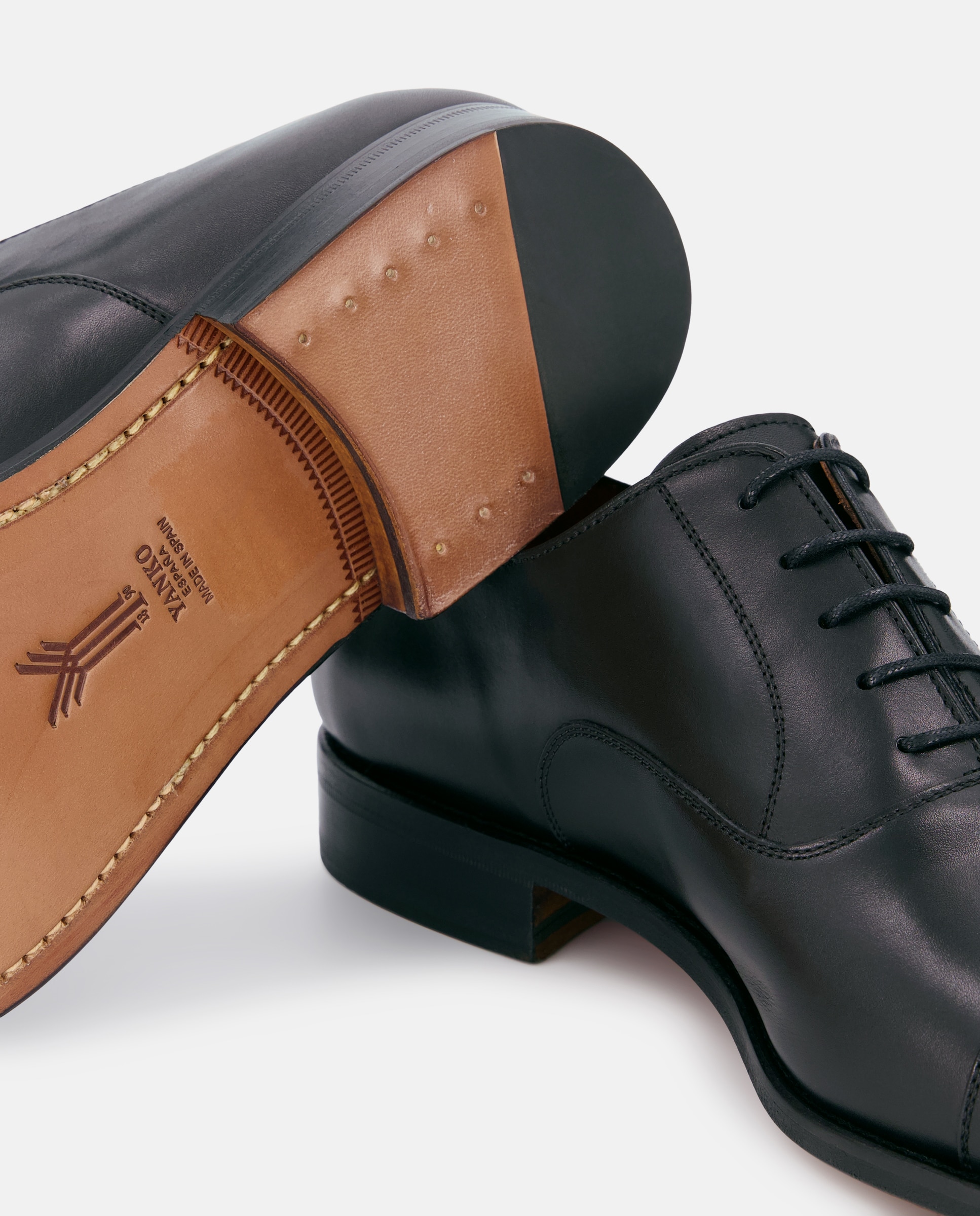 Sapatos de Atacadores Tipo Inglês com Biqueira Direita de Couro e em Pele - Preto Preto-5