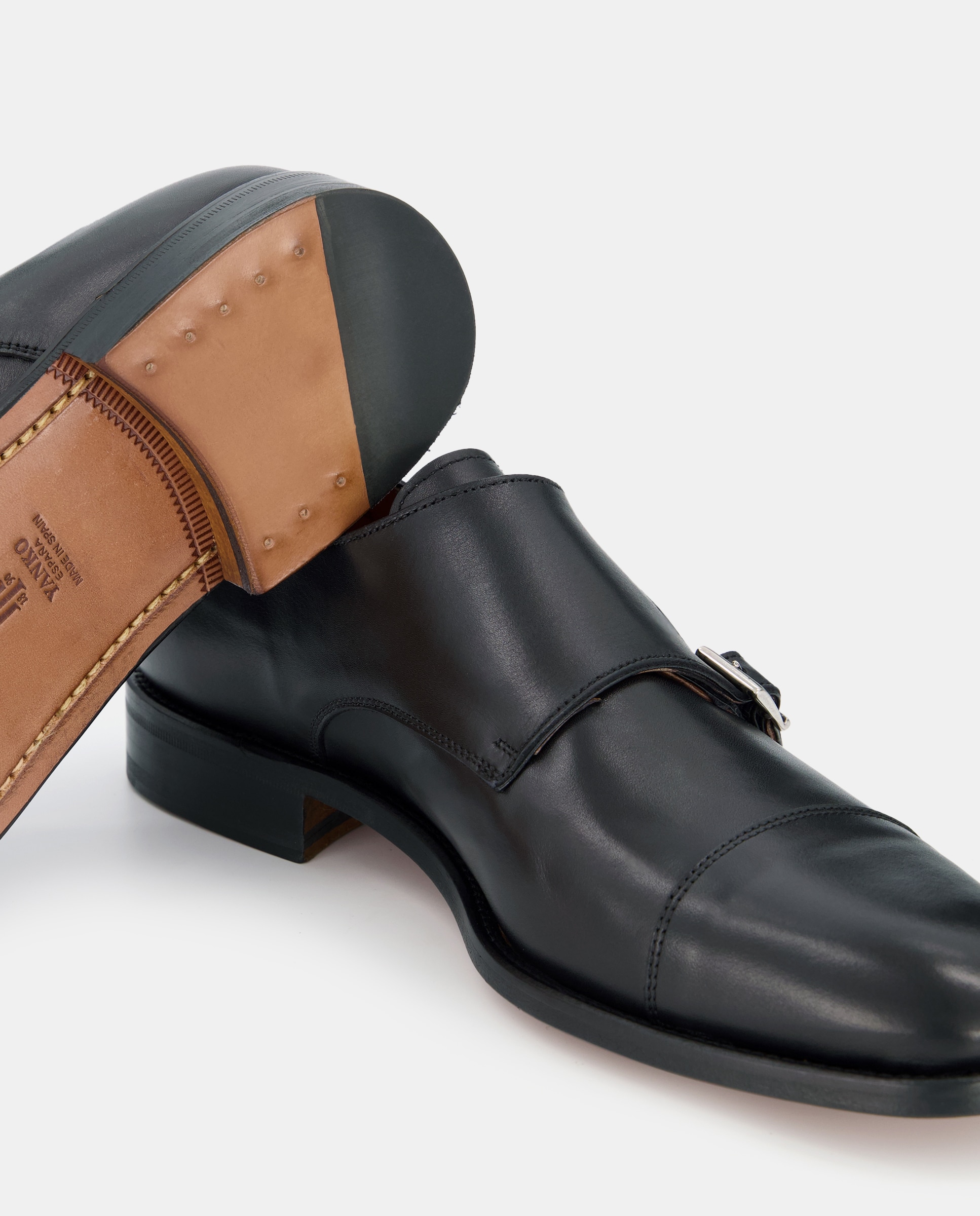 Bluchers com Biqueira Direita, Fecho de Fivela Dupla e em Pele - Preto Preto-5