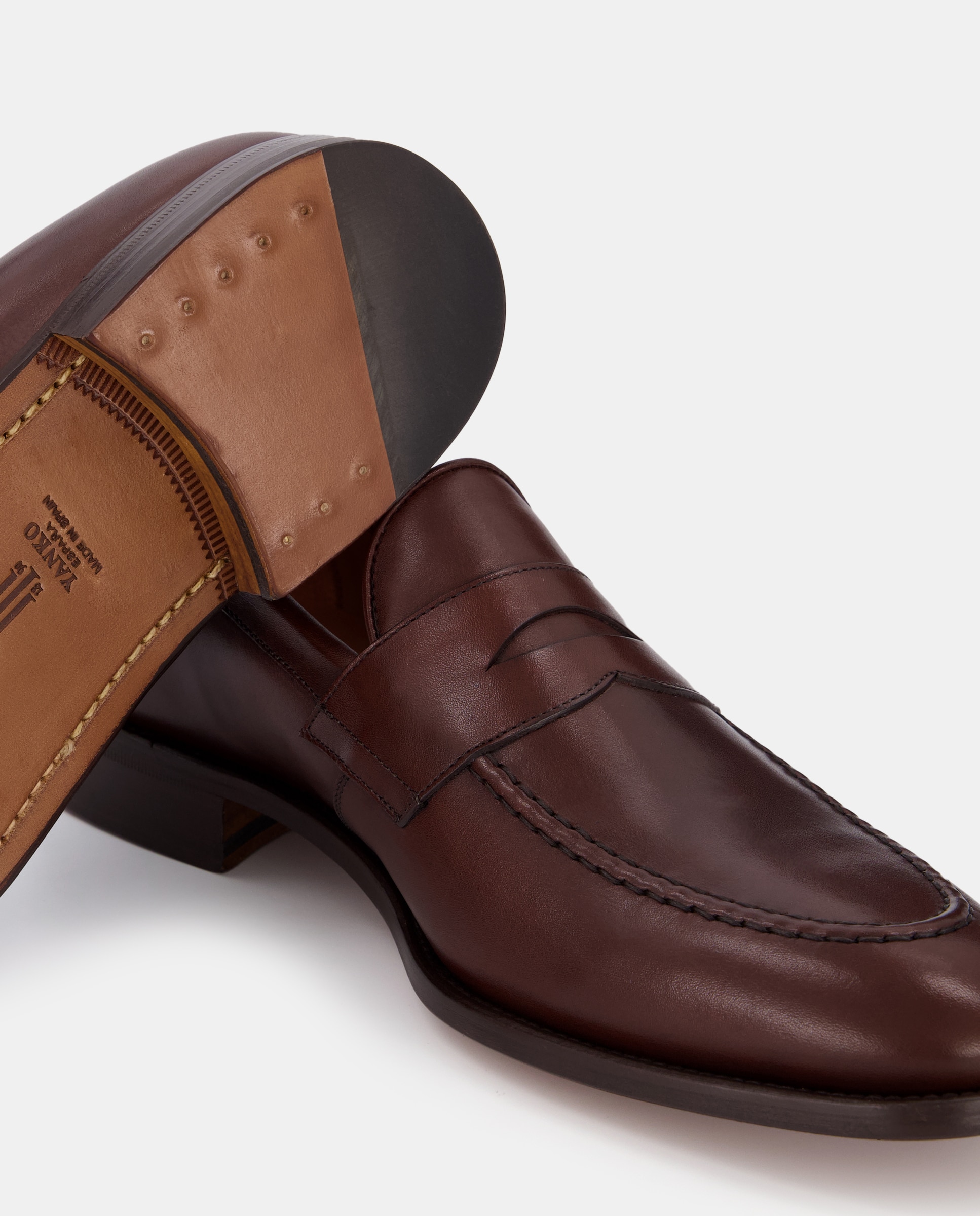 Mocassins com Detalhe de Travessão, Sola de Couro e em Pele - Castanho Castanho-5
