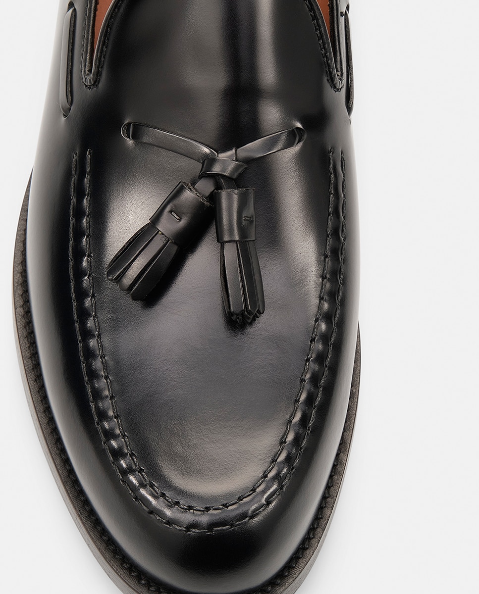Mocassins com Borlas em Pele Class Pretos-3