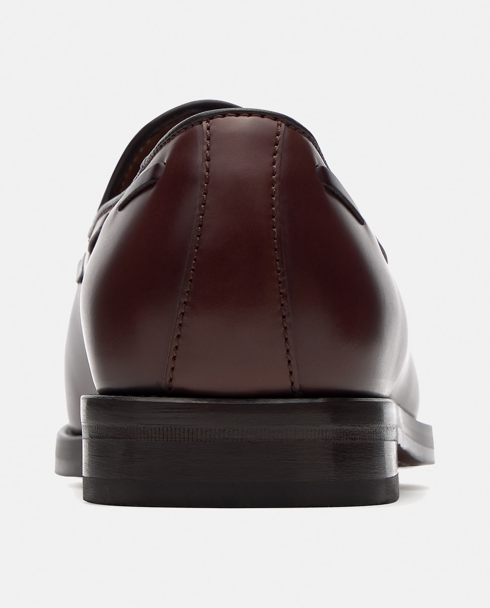 Mocassins com Borlas em Pele Class Castanho-10