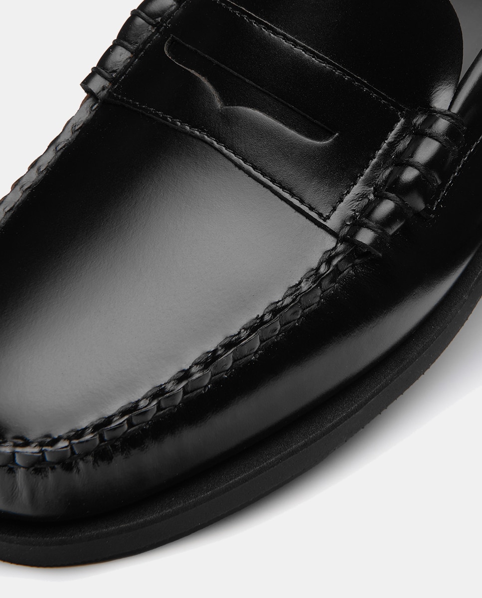 Mocassins em Pele com Sola de Borracha Preto-2