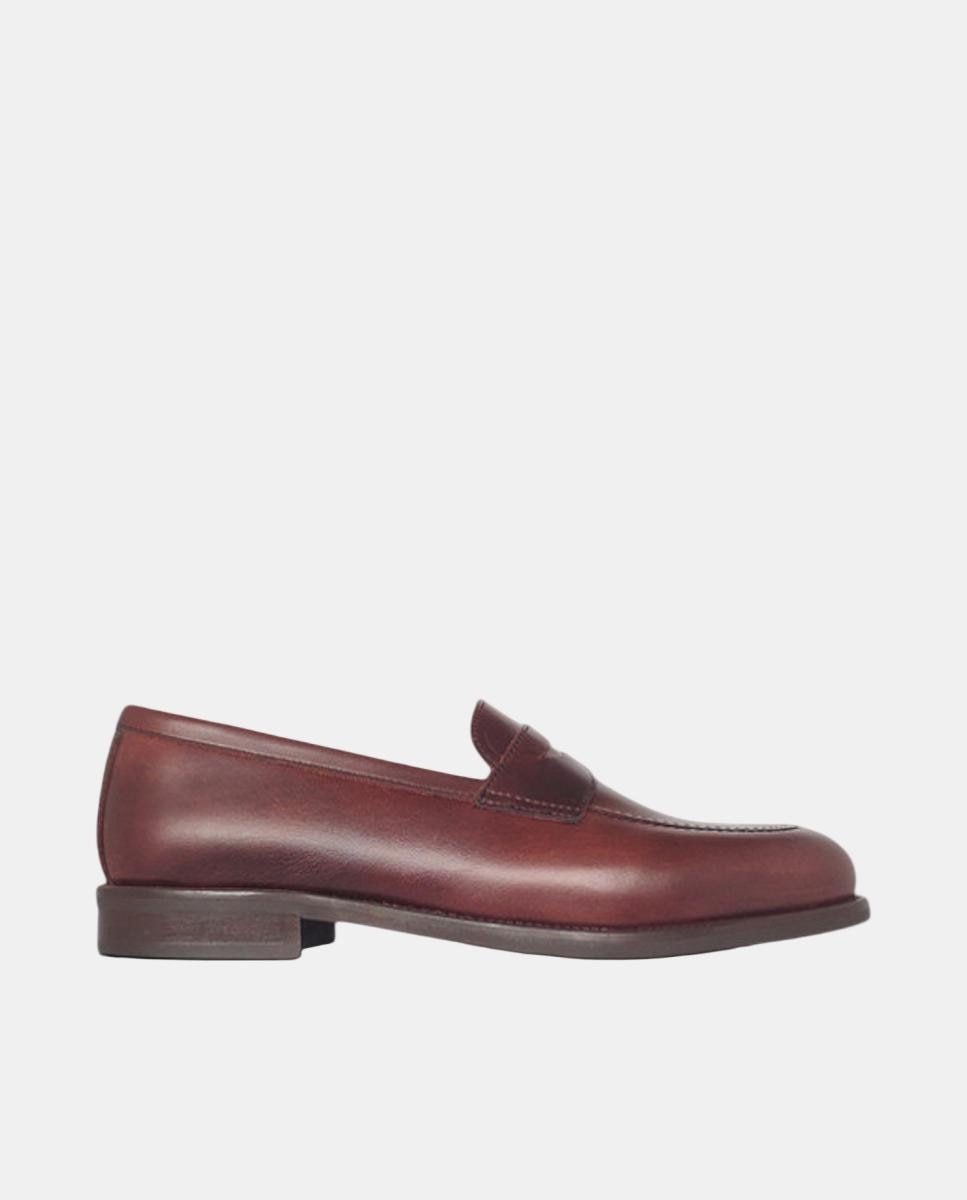 Imagem 0 de Sapatos Tipo Mocassins em Pele