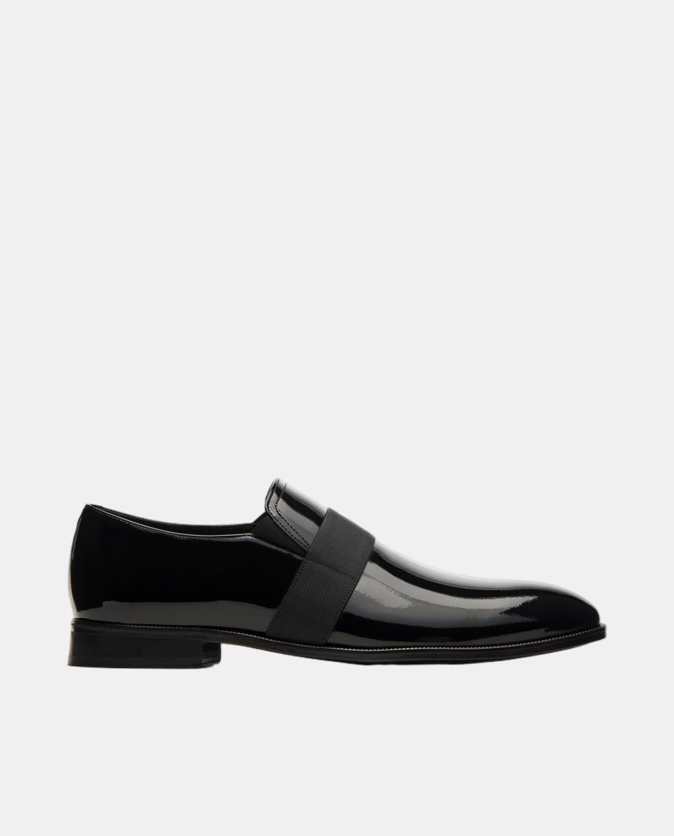 Imagem 0 de Sapatos Tipo Mocassins Slip On com Fita em Pele Envernizada