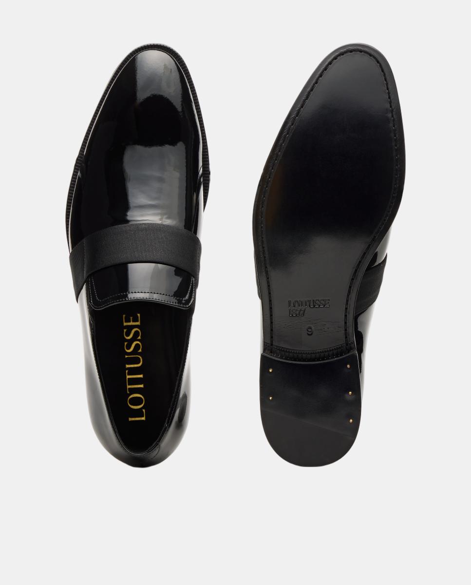 Sapatos Tipo Mocassins Slip On com Fita em Pele Envernizada Preto-2