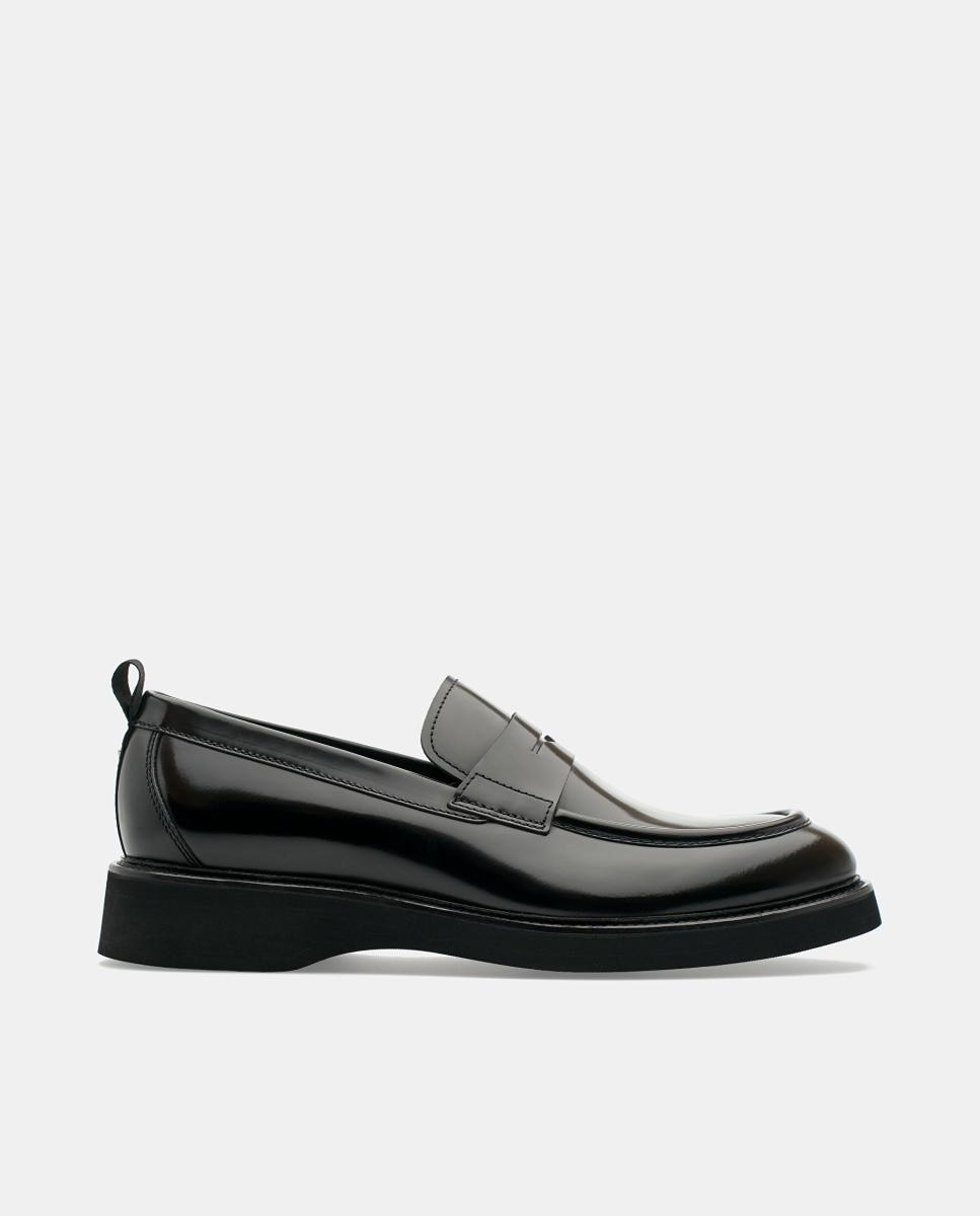 Imagem 0 de Sapatos Tipo Mocassins em Pele com Fita