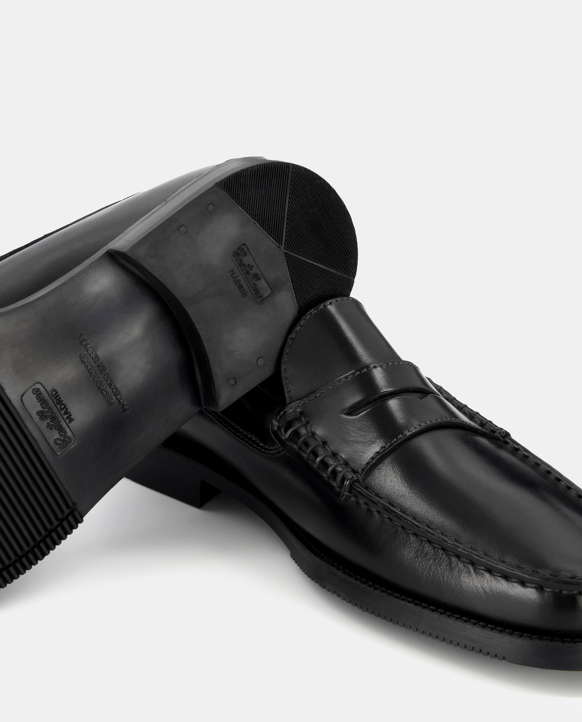 Mocassins em Pele com Fita Preto-5