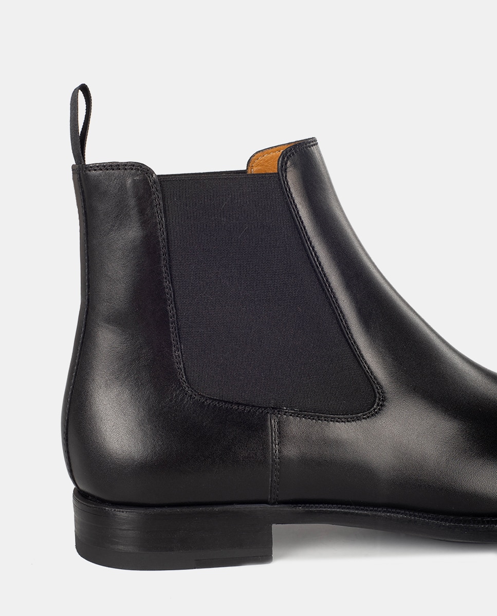 Botas Tipo Chelsea com Fecho Elástico e em Pele Preto-6