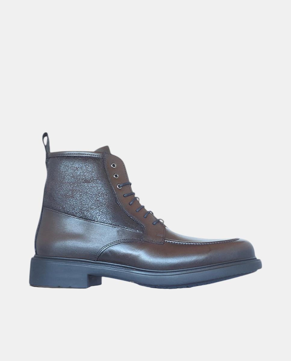 Imagem 0 de Botins com Biqueira em Pele