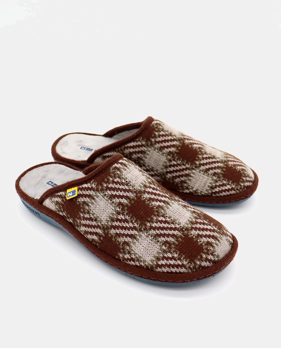 Chinelos de Quarto em Tecido Castanho-2