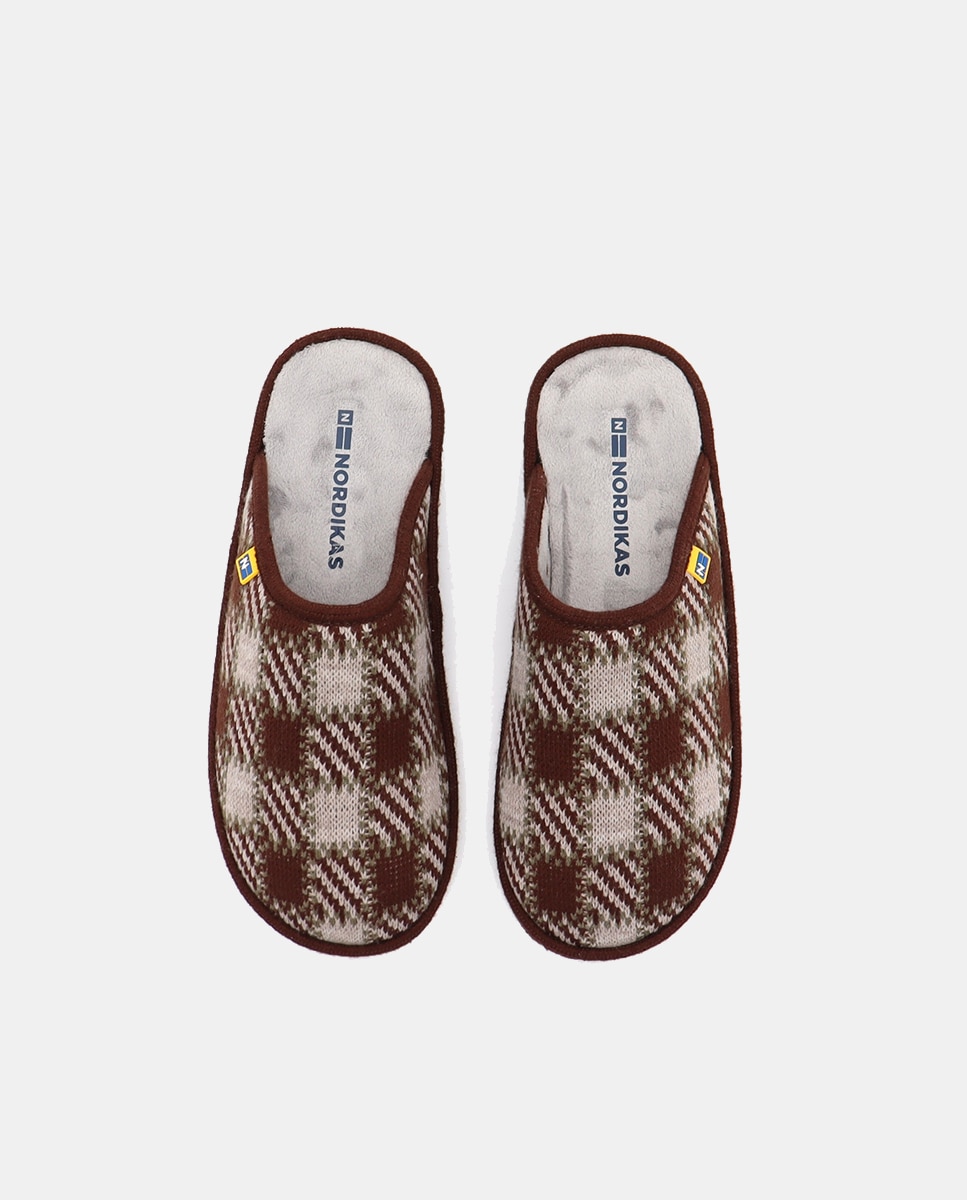Chinelos de Quarto em Tecido Castanho-4