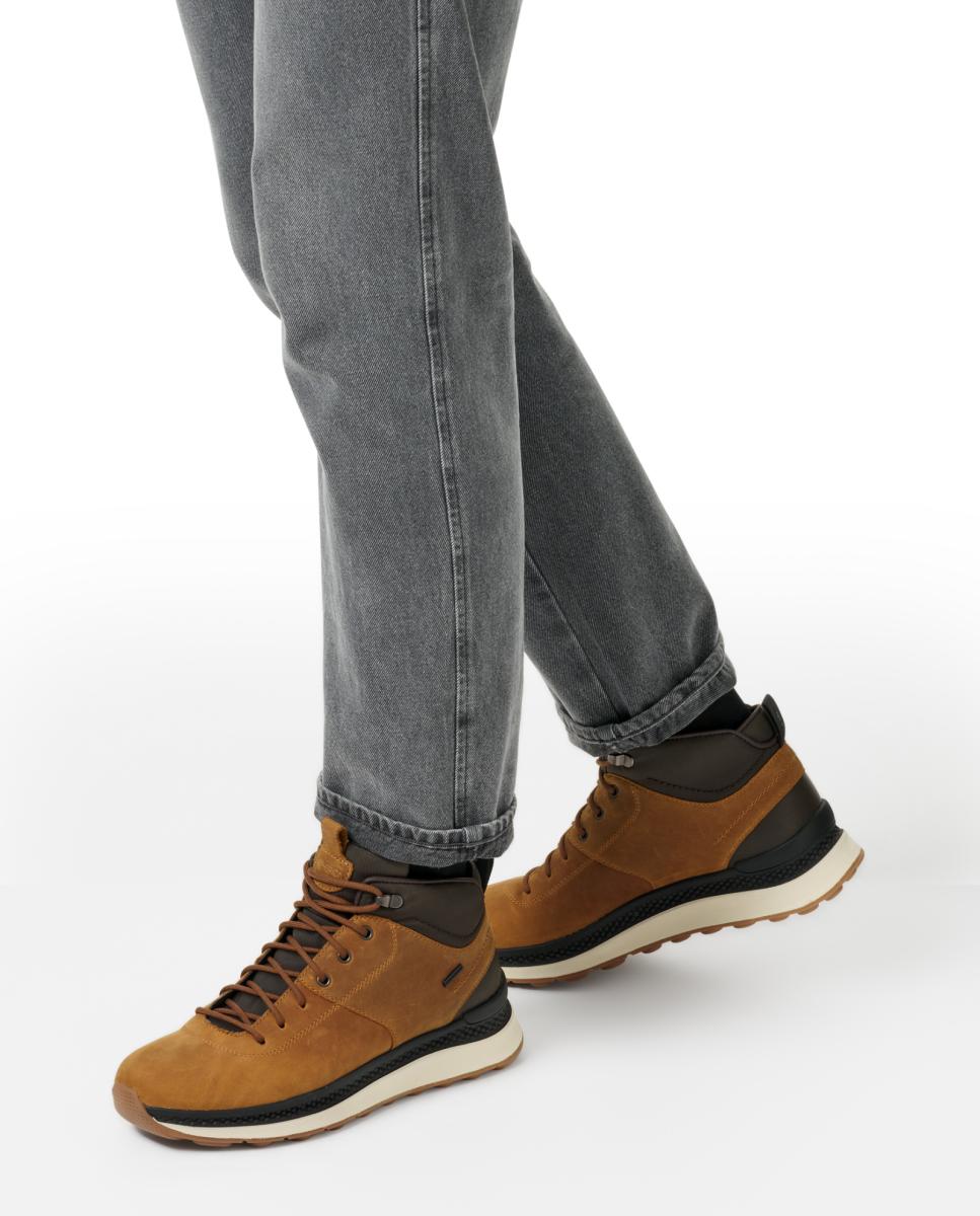 Botins desportivos com sola amortecida e impermeavel Couro-9