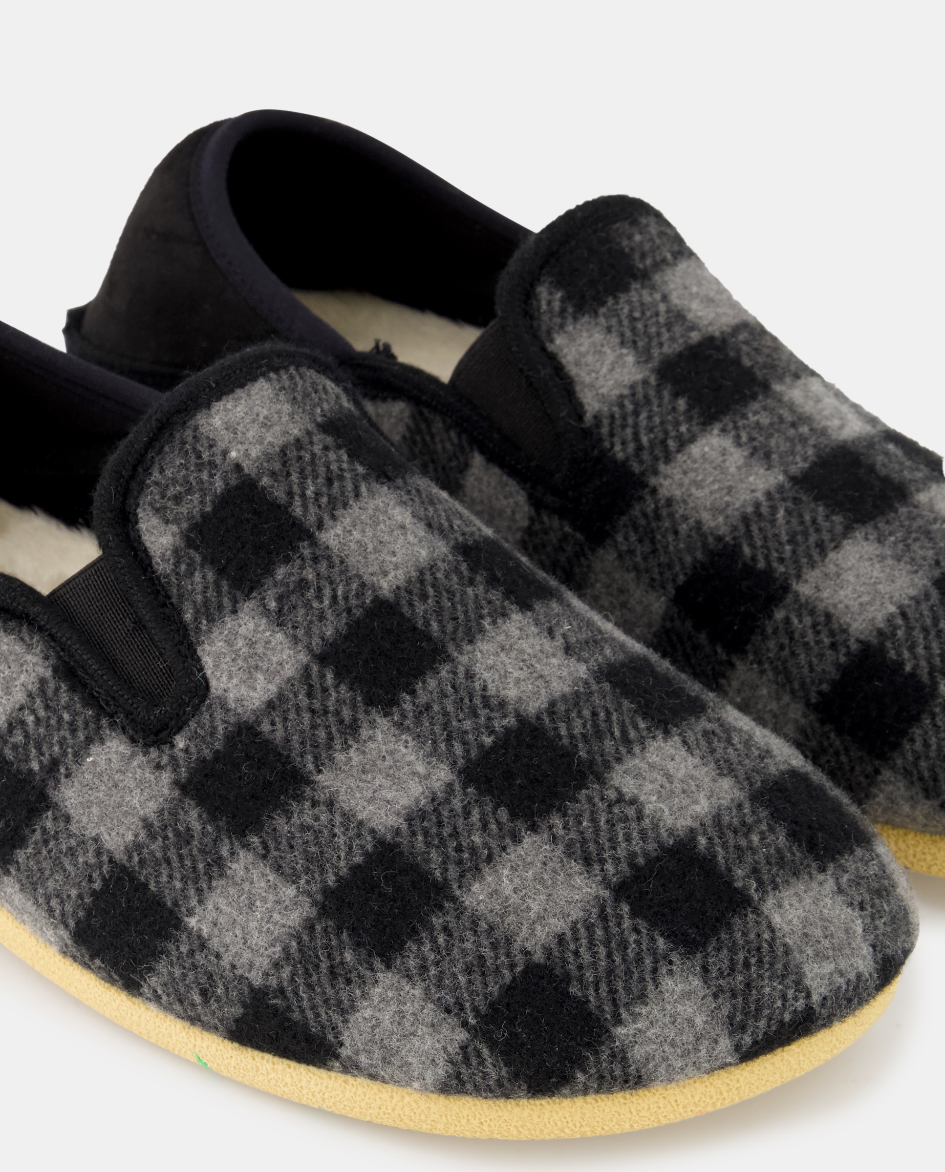 Pantufas Tipo Babuchas com Estampado aos Quadrados Cinzento-5