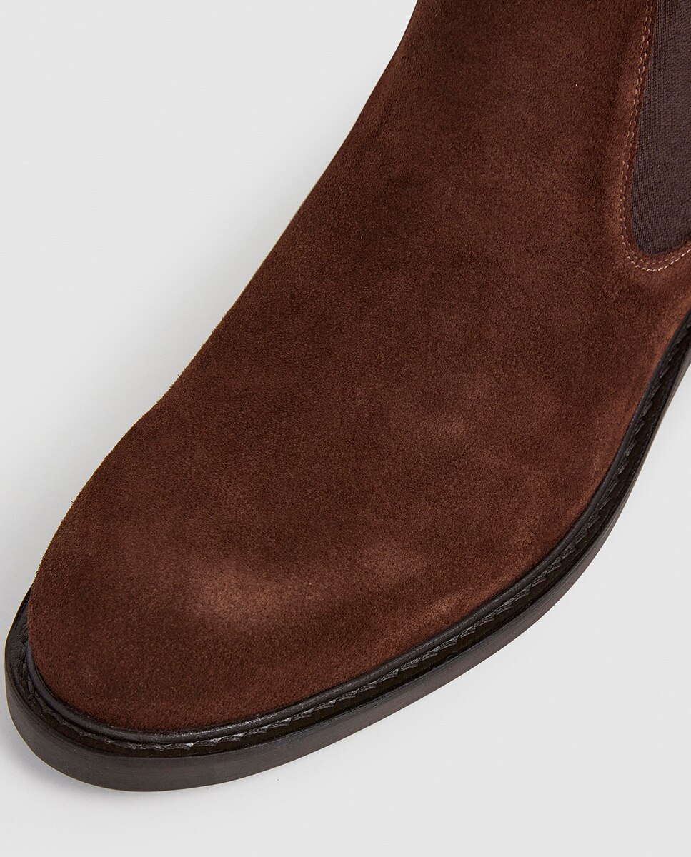 Botins Chelsea de Camurça com Logótipo Cosido à Mão Castanho-escuro-5