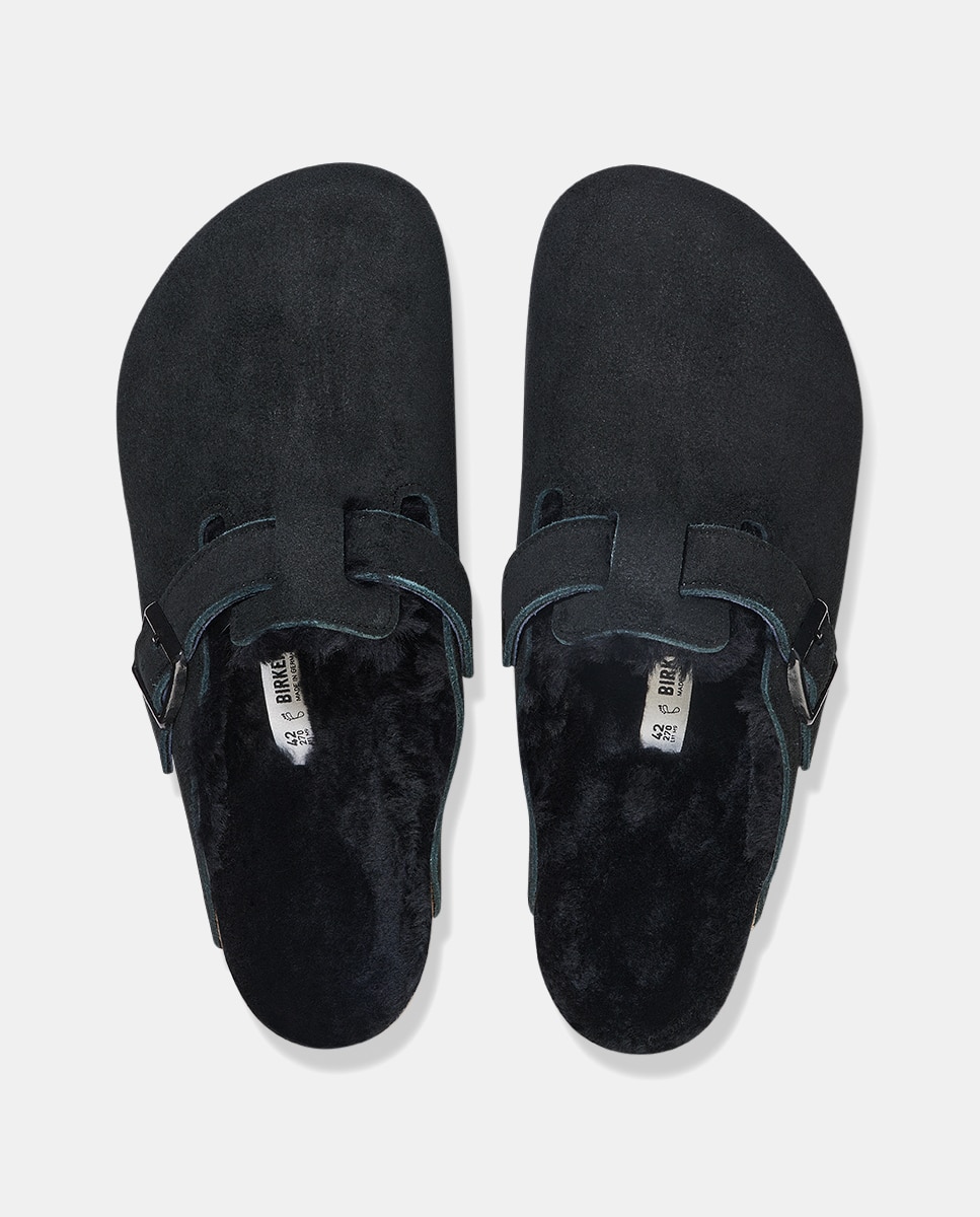 Mules Boston em Camurça e Lã no Interior Preto-3