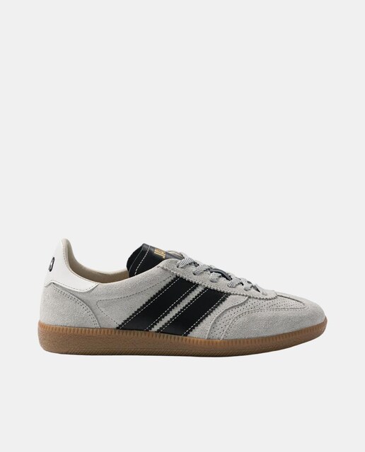 Imagem 0 de Sapatilhas em Pele Assimétricas Inspiradas no Andebol