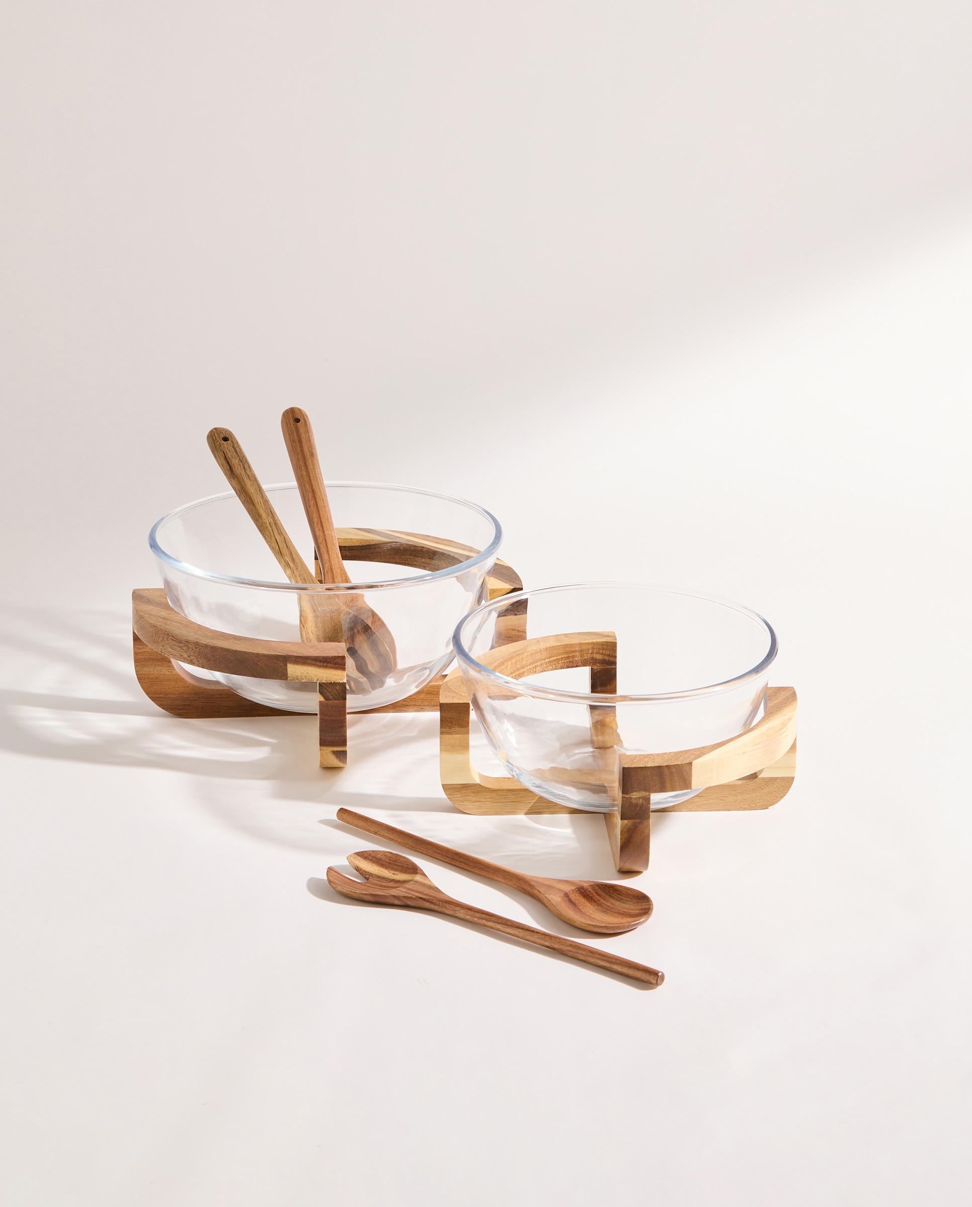 Ensaladera con soporte de bambú y set de utensilios Bianca Transparente-6