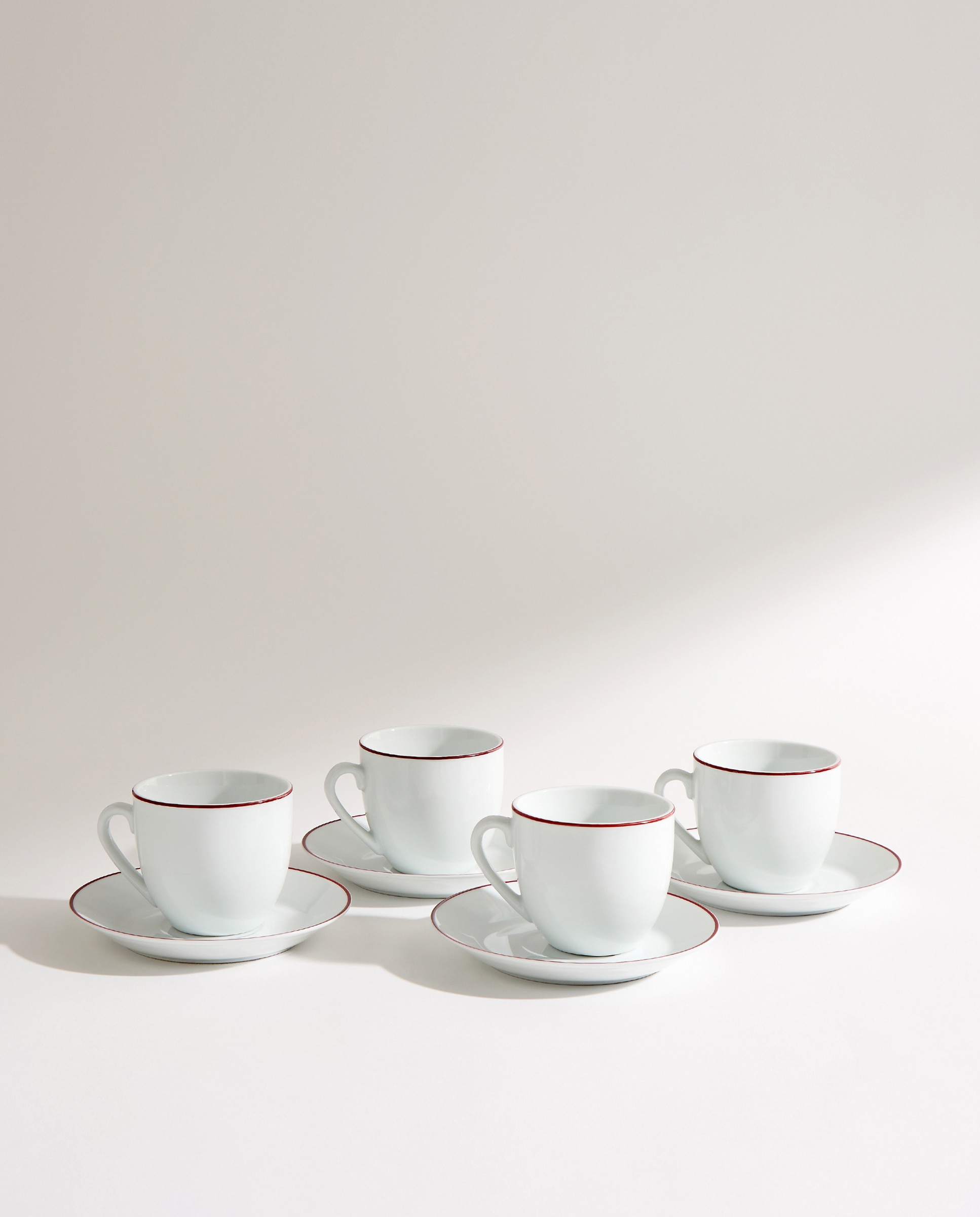 Set de 4 tazas de té con plato Sofía Burdeos-2