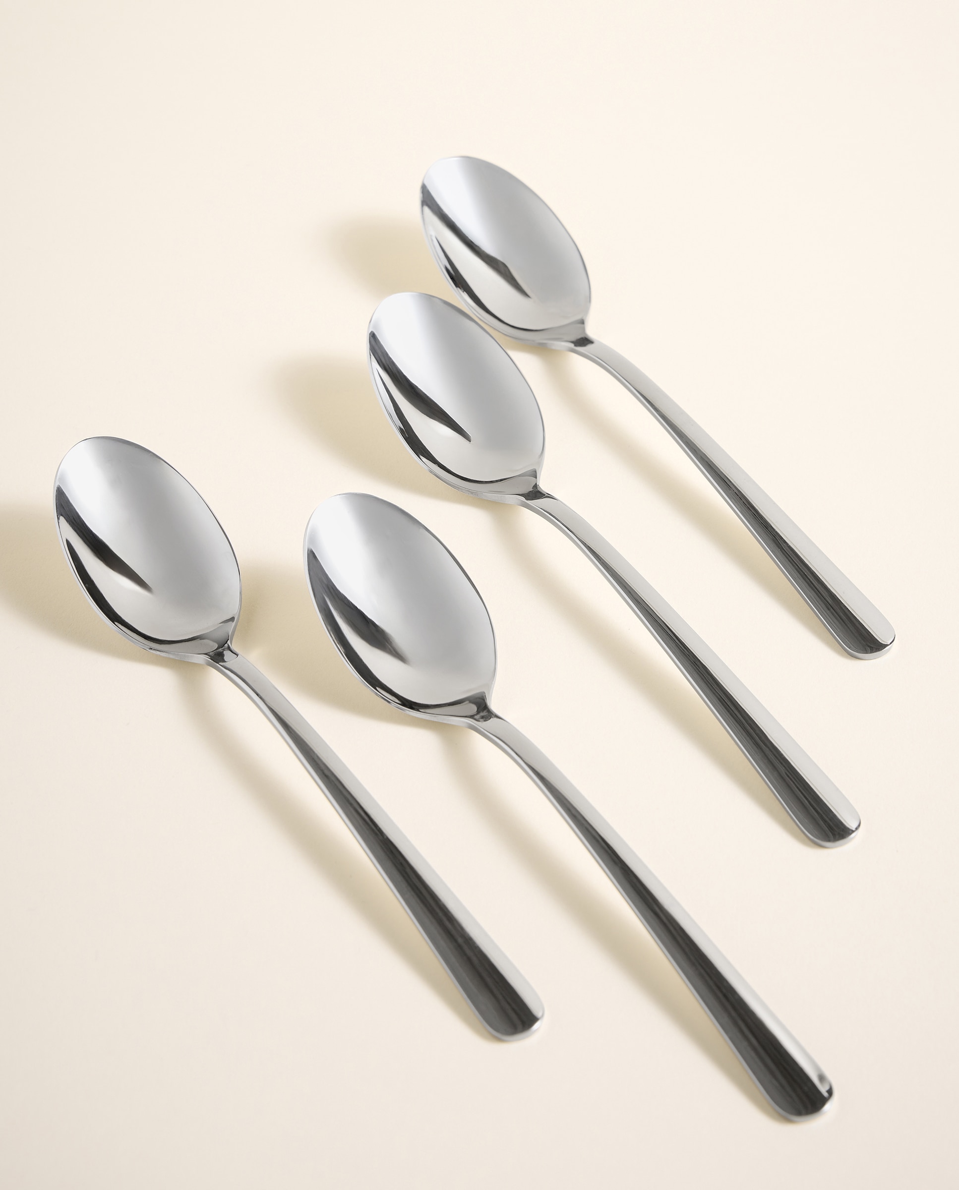 Imagen 0 de Set de 4 cucharas de mesa Contemporánea