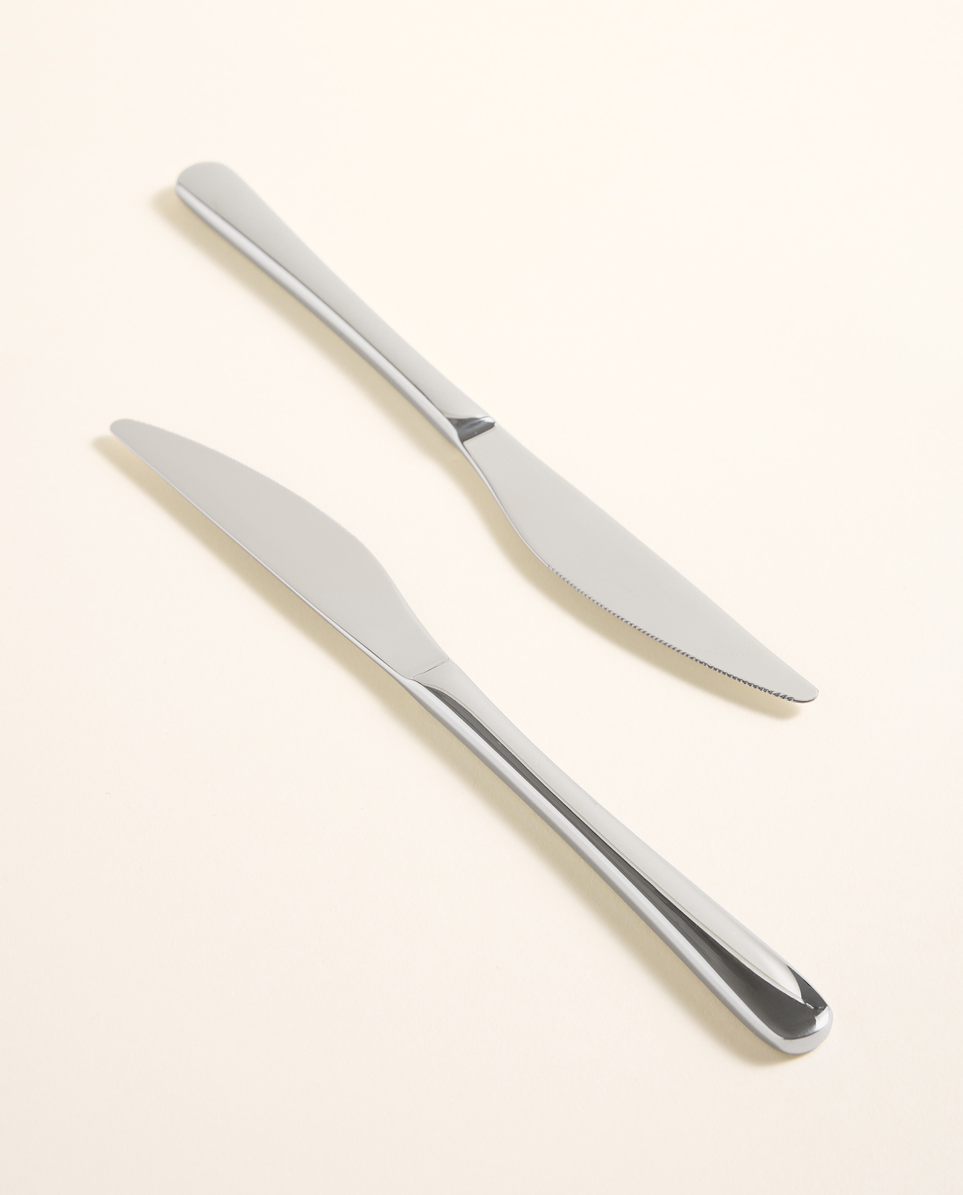 Imagen 0 de Set de 4 cuchillos de mesa Contemporánea