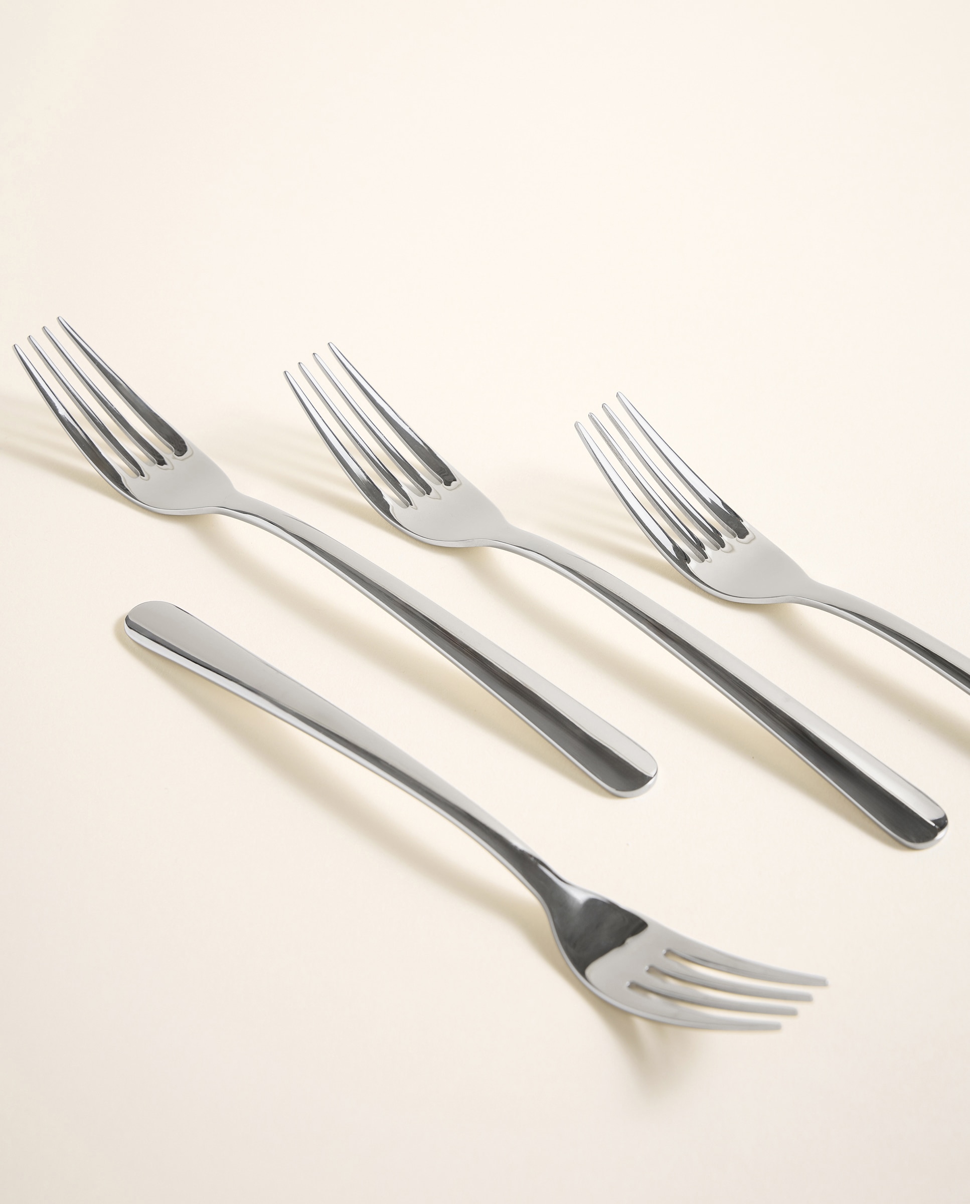 Imagen 0 de Set de 4 tenedores de mesa Contemporánea