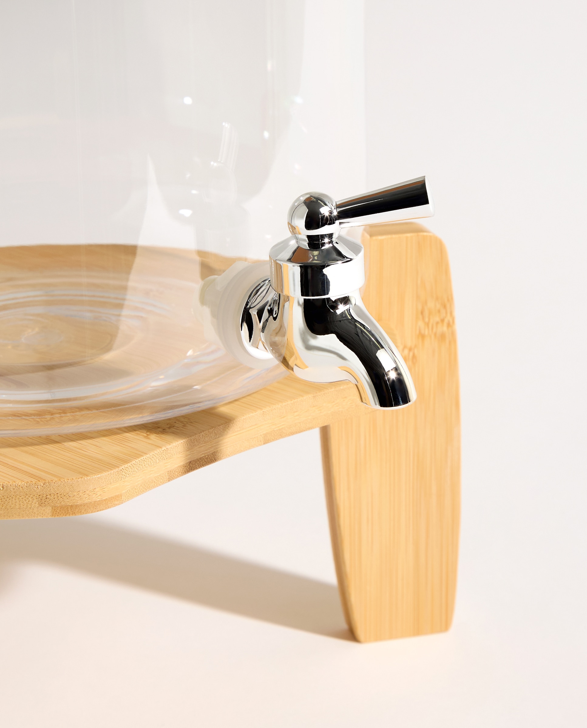 Dispensador de bebidas con soporte de bambú Lechera Transparente-3