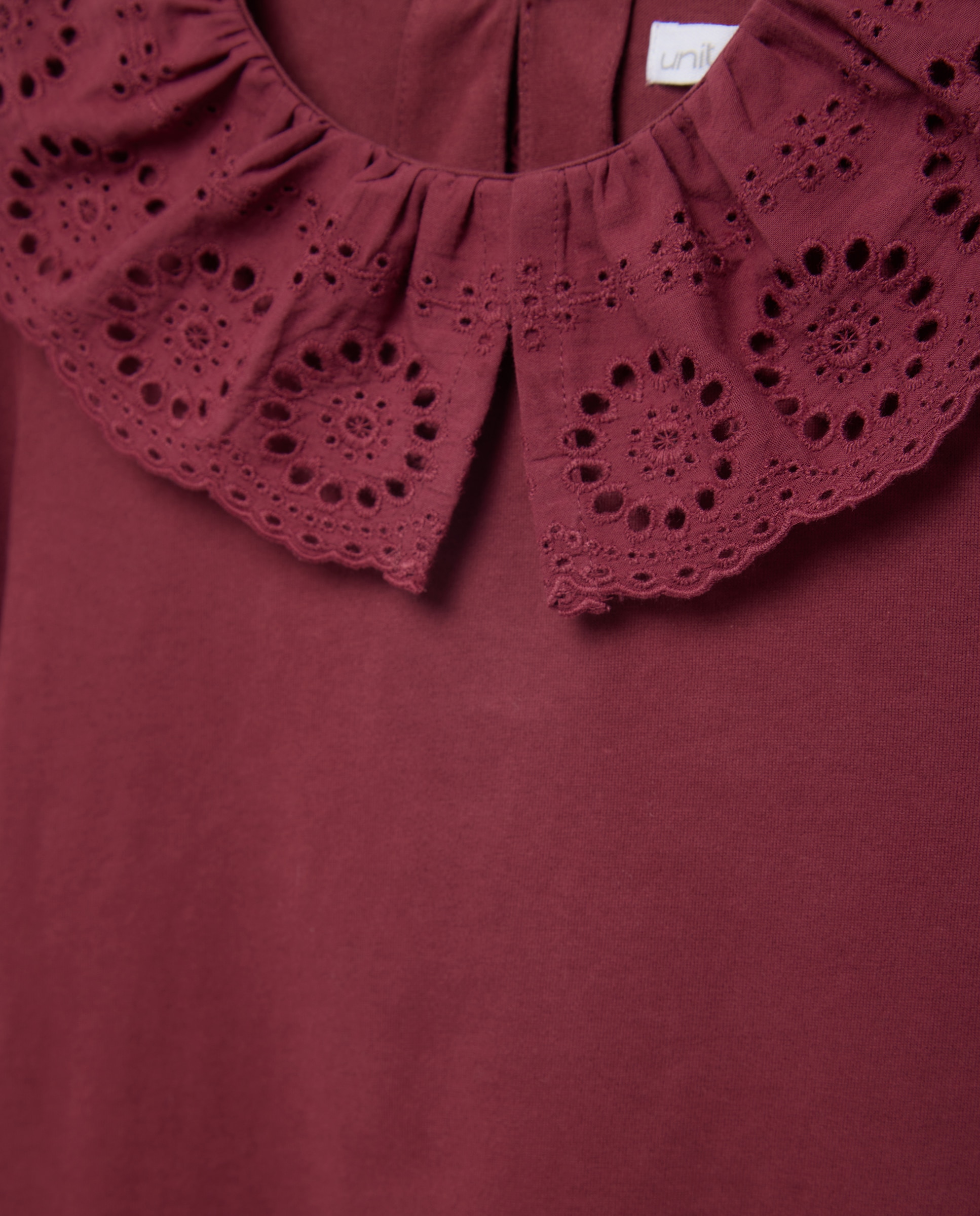 Camiseta niña cuello troquelado Burdeos-3