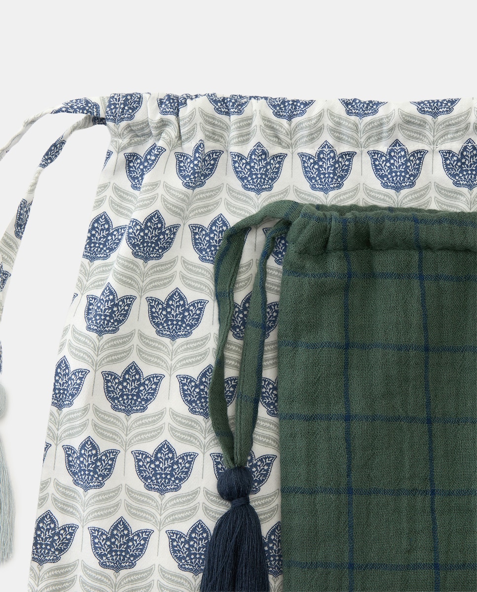 Pack recién nacido dos saquitos guardamudas flores Verde-3