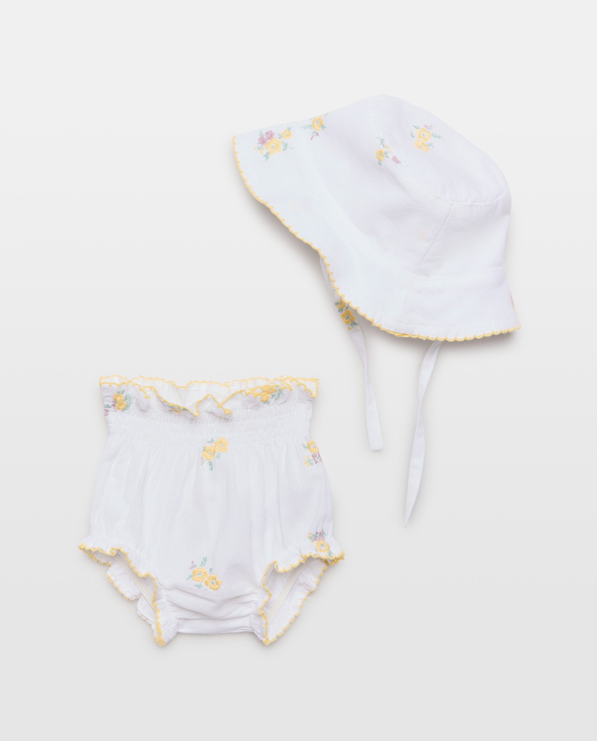 Imagen 0 de Conjunto de recién nacido bordado