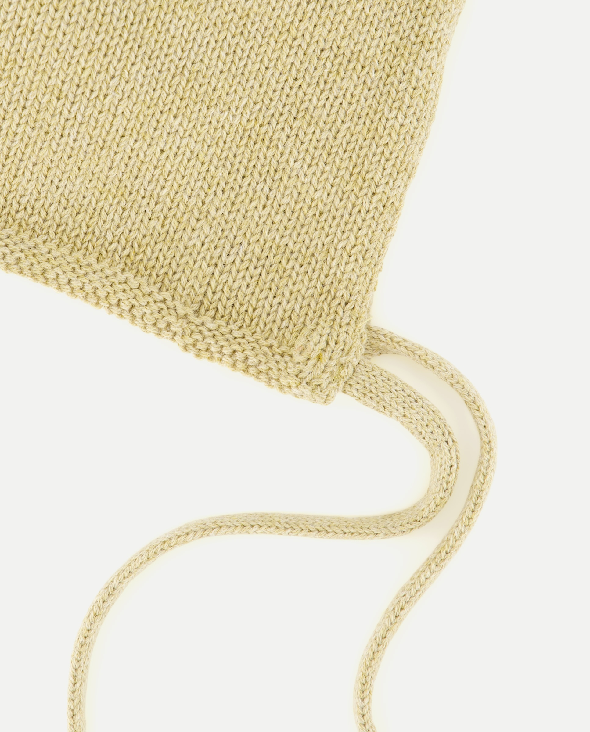 Capota de recién nacido punto pompón 560 Oliva-2