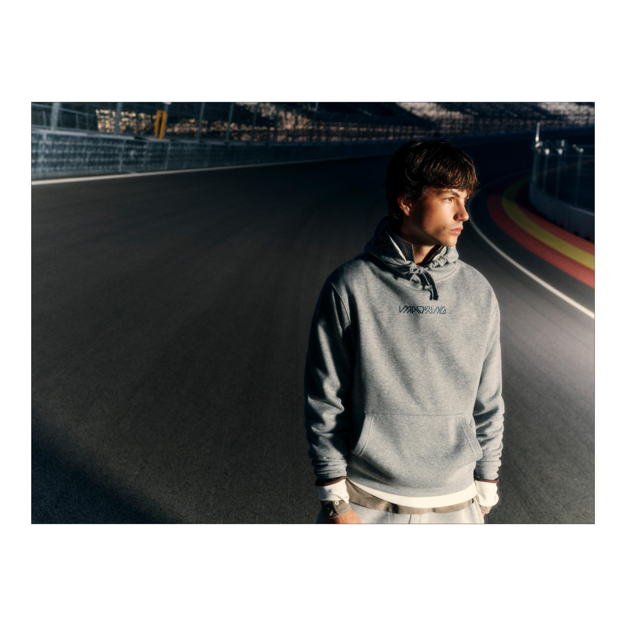 Sudadera Madring canguro gris 4