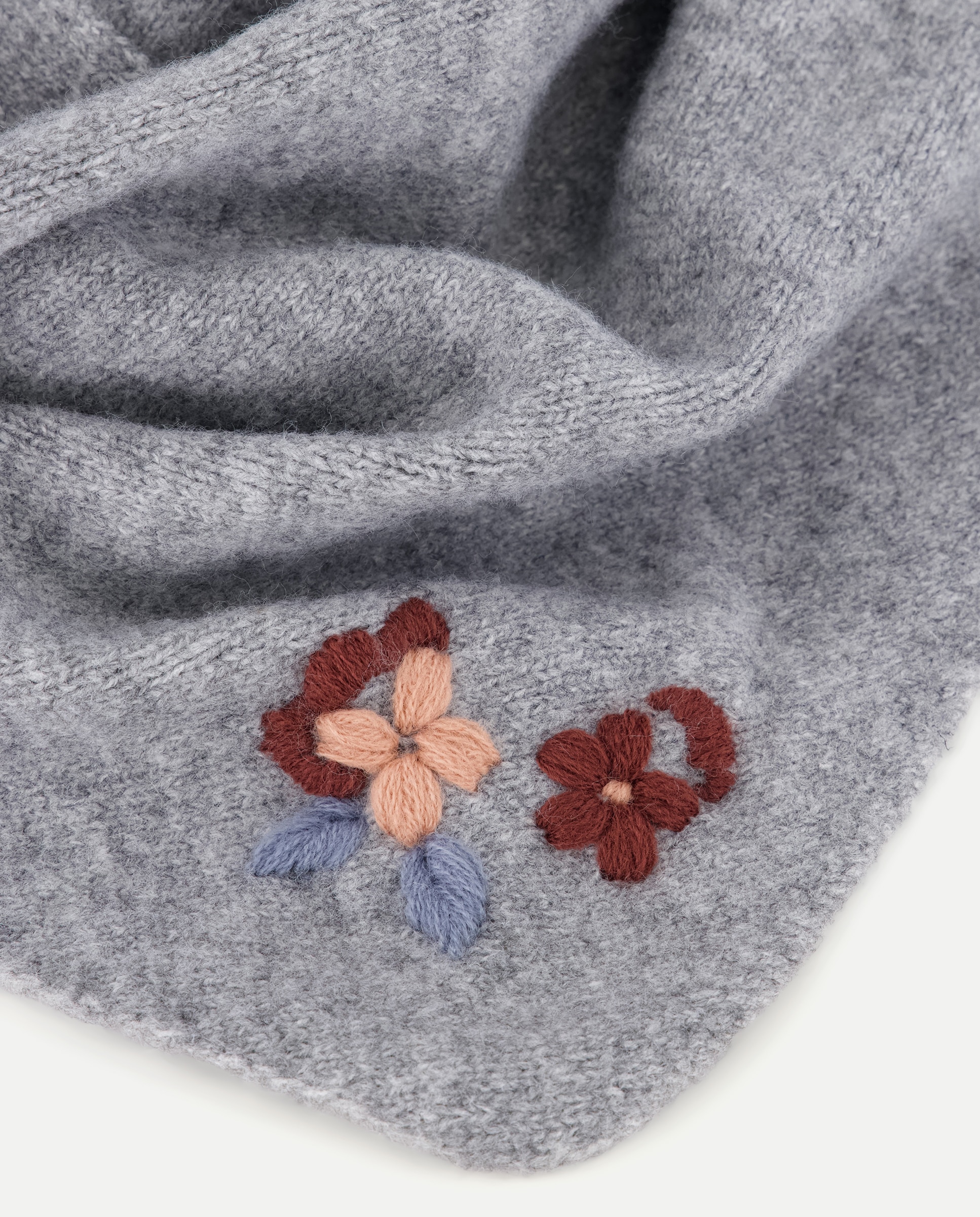Imagen 3 de Pañuelo de niña tricot bordado fantasía - Kids El Corte Inglés - Gris claro Gris claro
