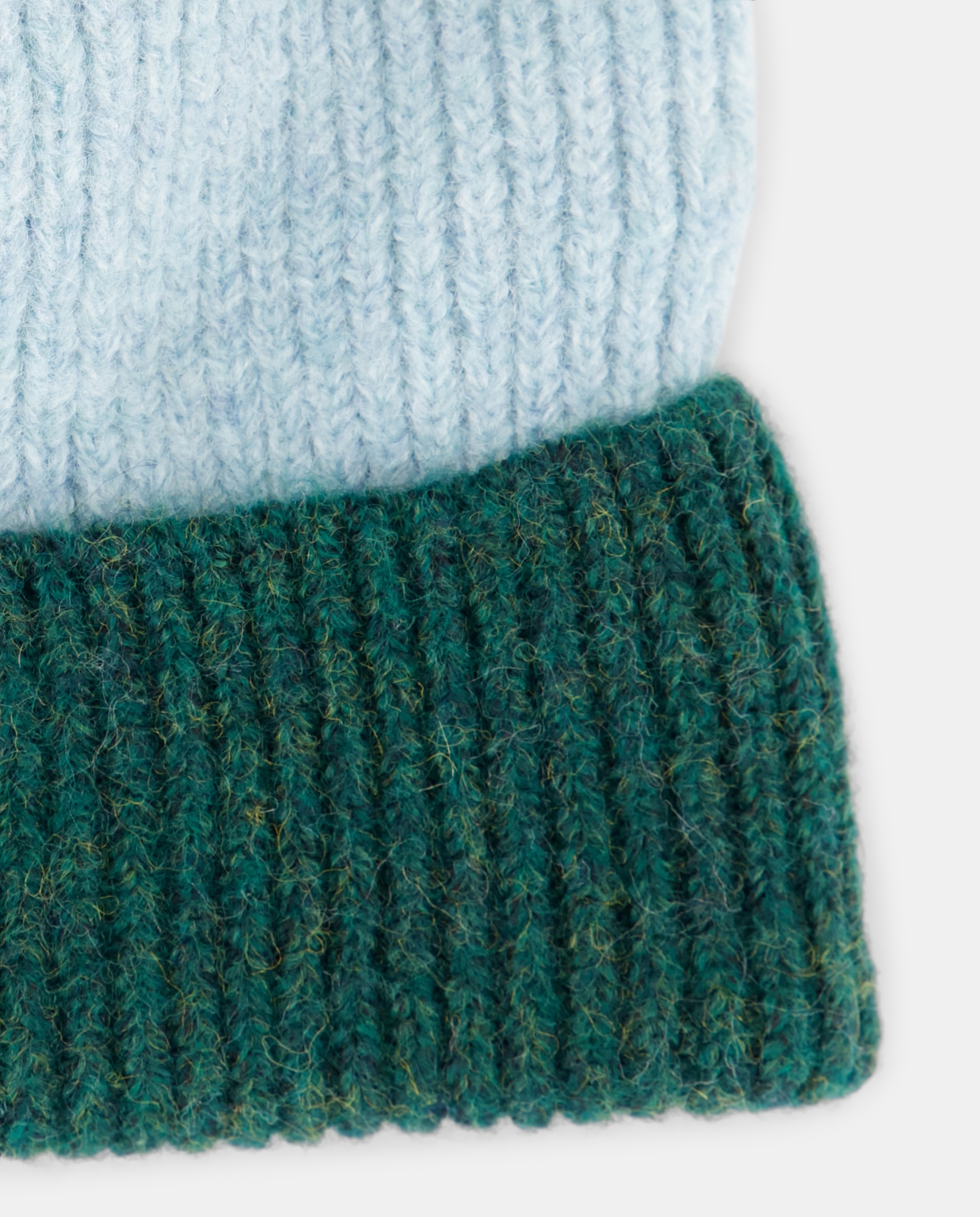 Gorro Liso Bicolor de Bebé com Pompons 510 Verde Claro-2