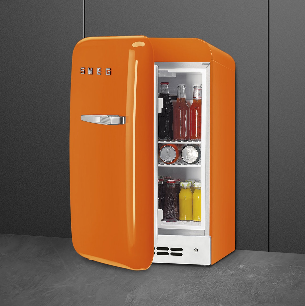 Frigorífico 1 puerta Smeg, 34 litros, Frío estático, Negro, apertura a la derecha - FAB5RBL6 Negro-3