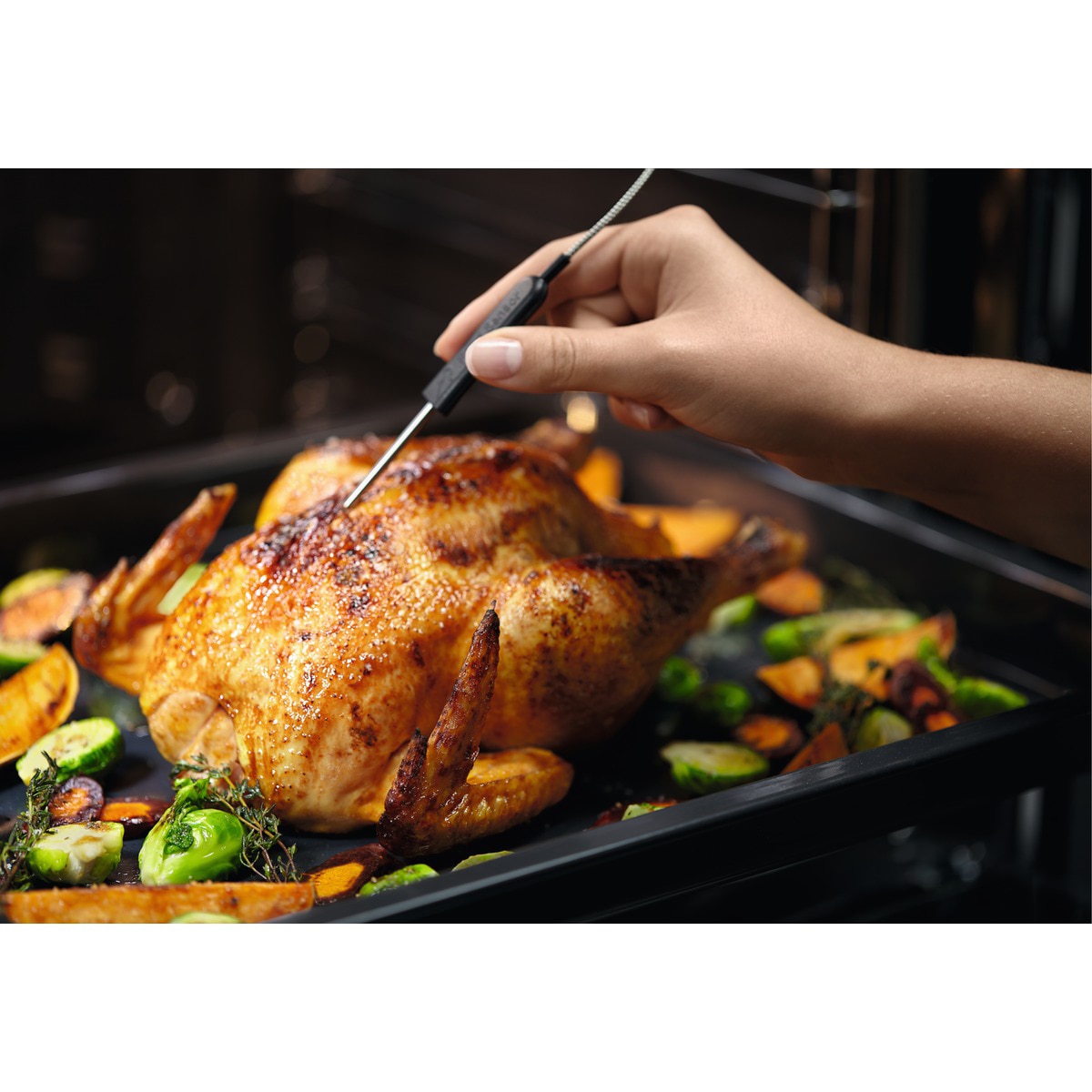 Forno Multifunções Electrolux EVE8P21X Compacto SenseCook Pirolítico e de 43 Litros - Inox Inox-8